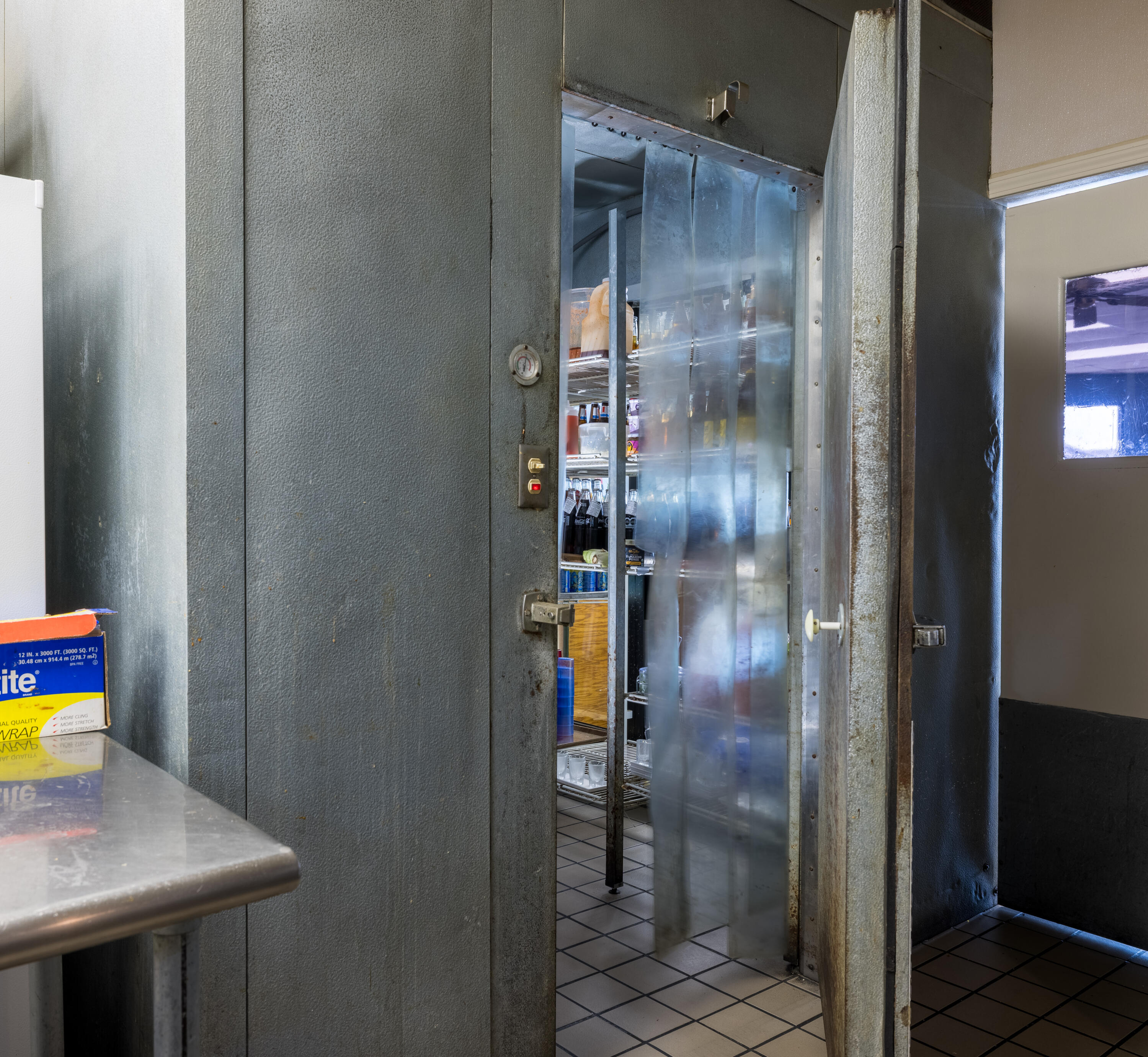 561 W Bardsley Ave, Tulare, CA 93274