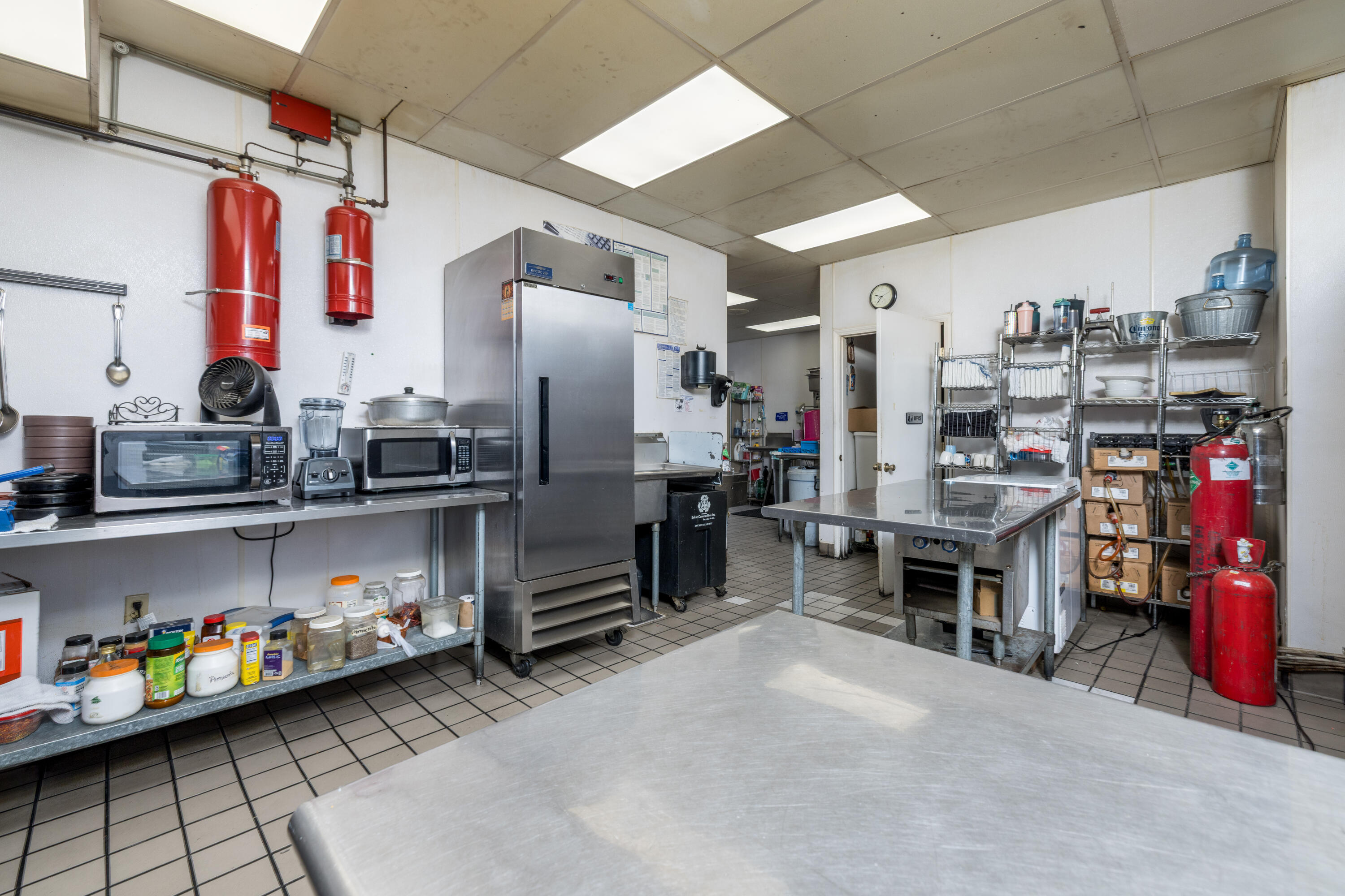 561 W Bardsley Ave, Tulare, CA 93274