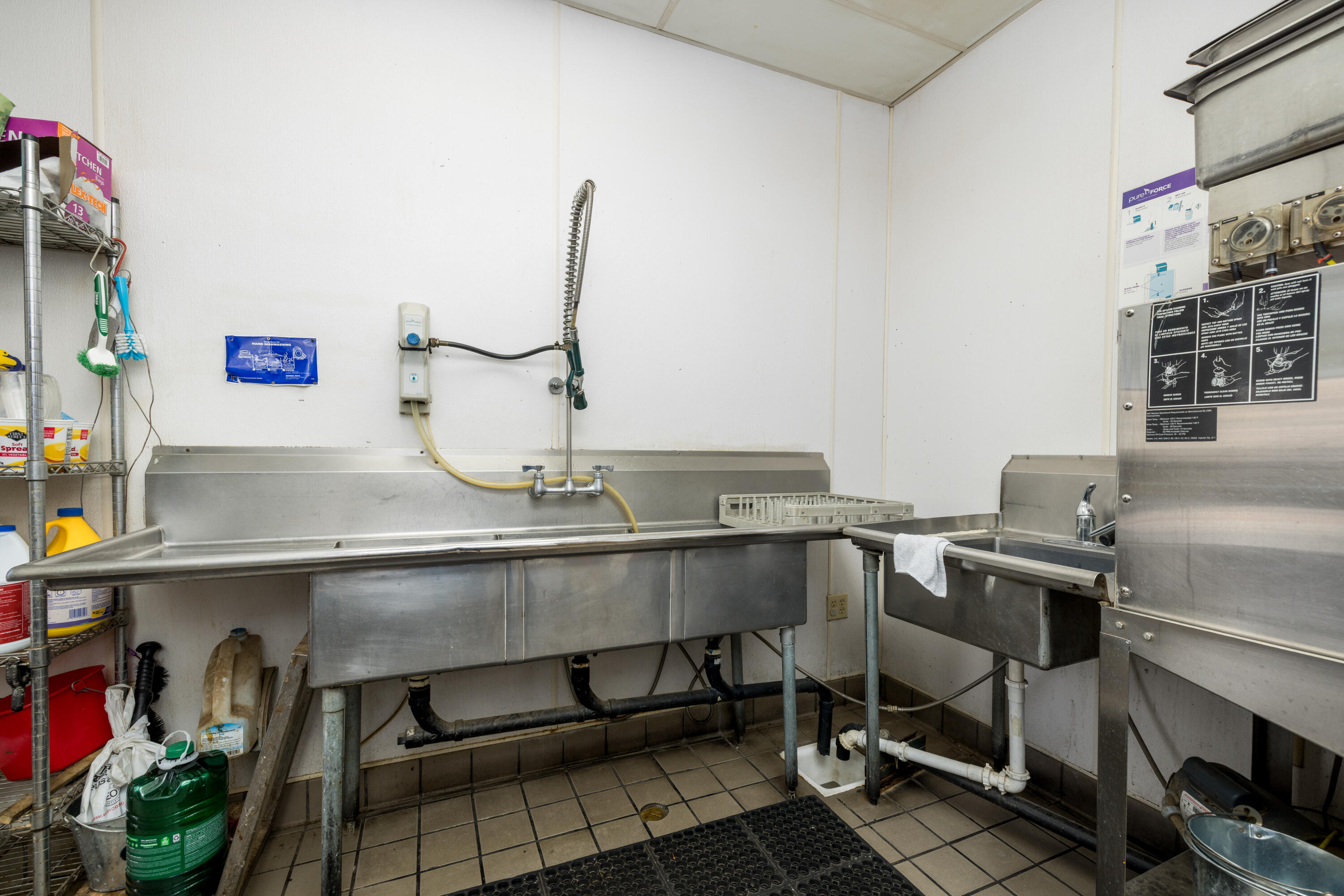 561 W Bardsley Ave, Tulare, CA 93274