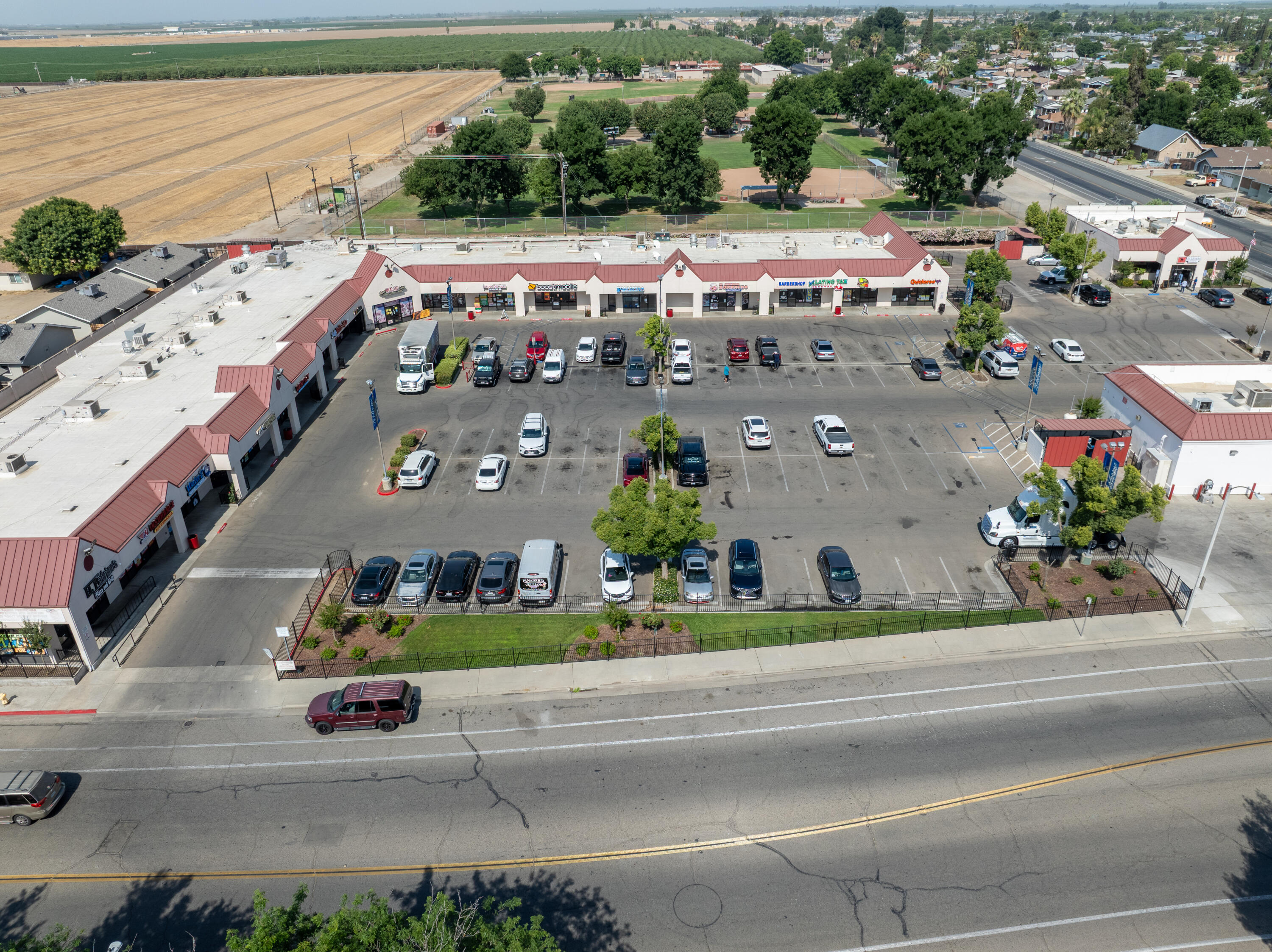 561 W Bardsley Ave, Tulare, CA 93274