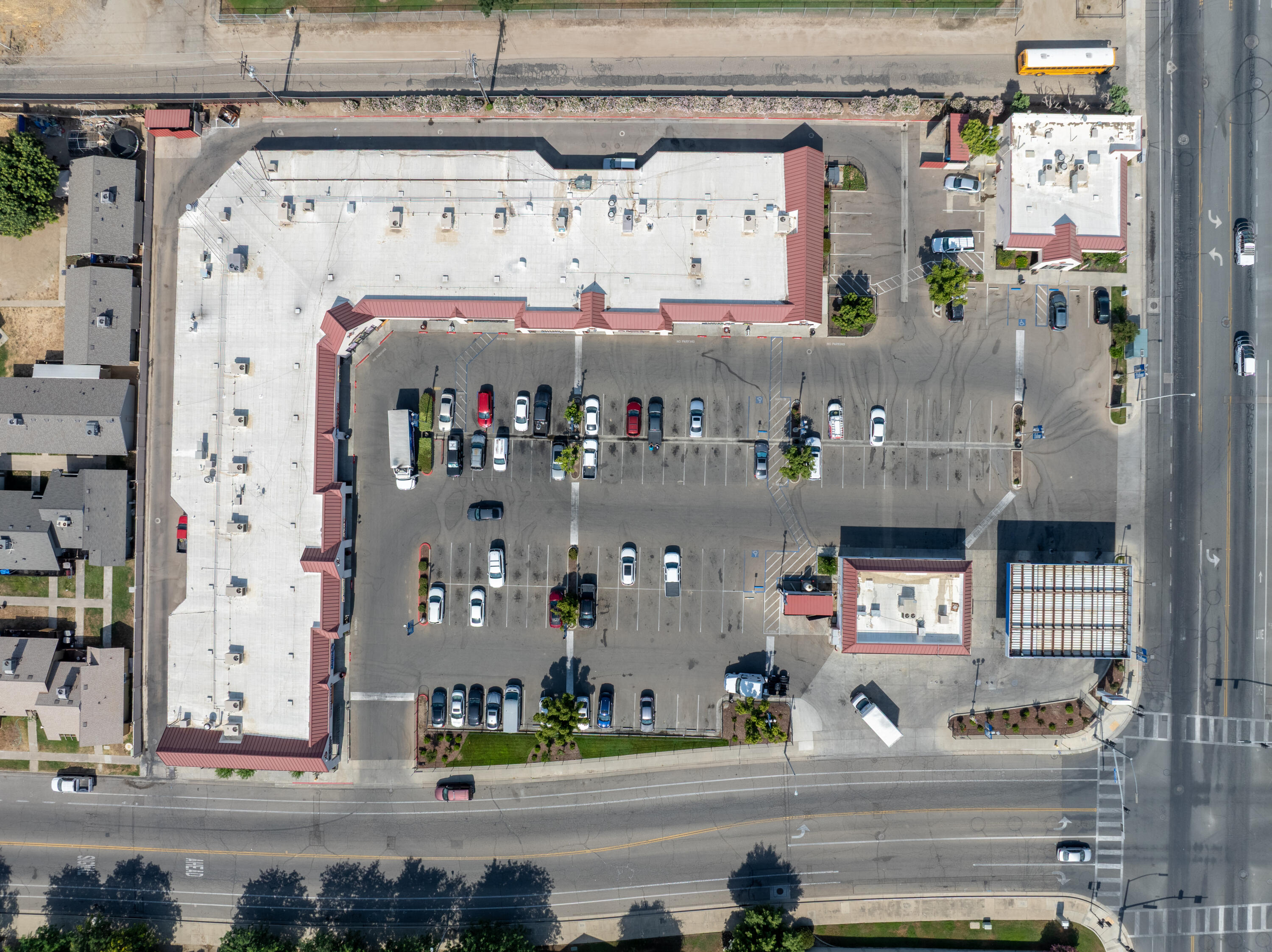 561 W Bardsley Ave, Tulare, CA 93274