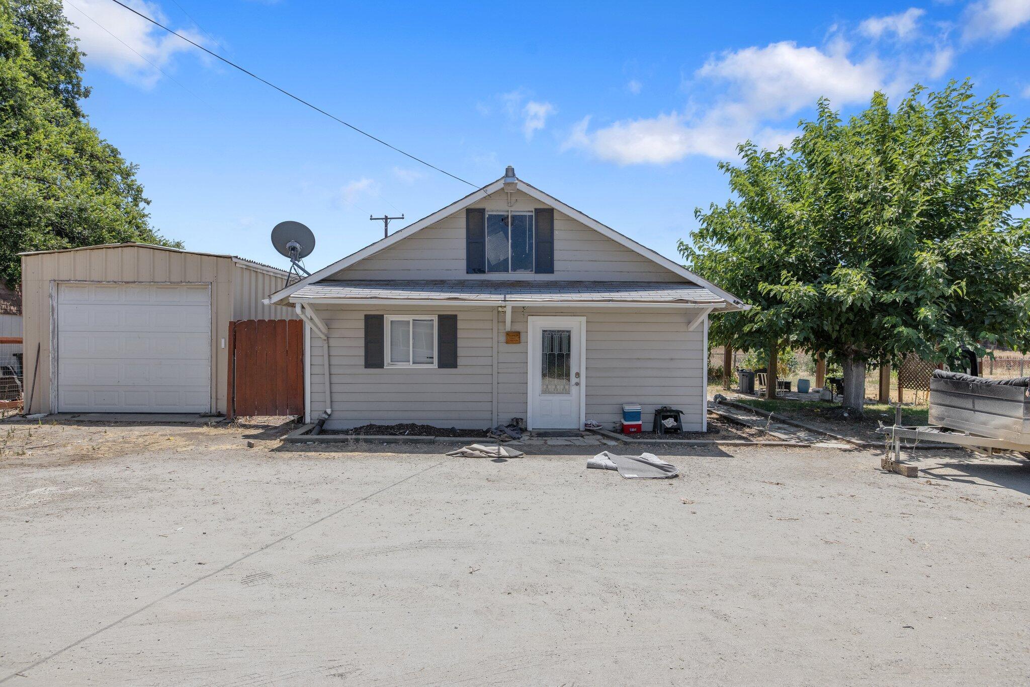 24297 Ave 324, Woodlake, CA 93286