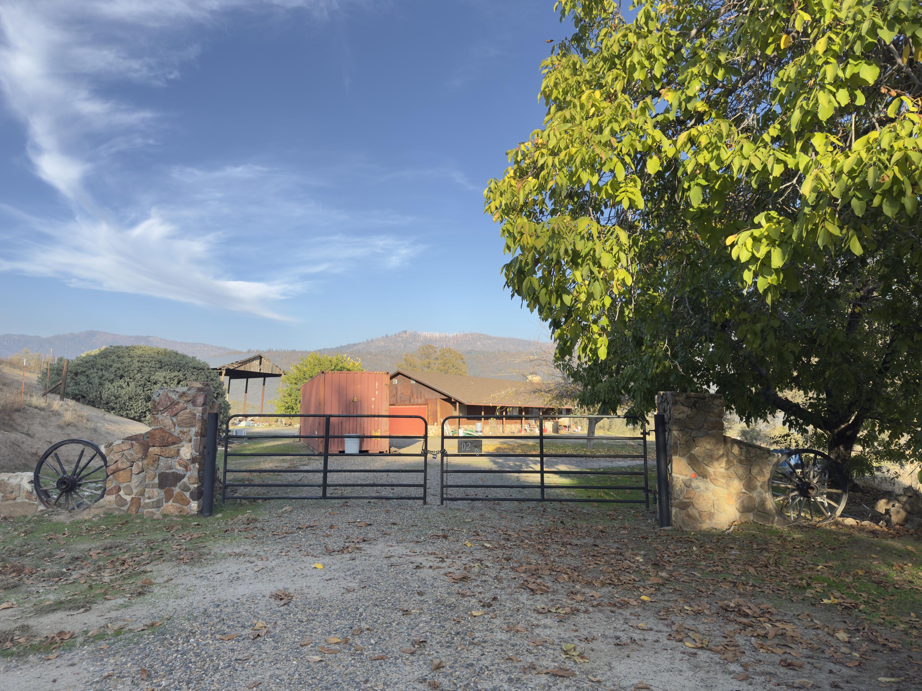 50200 Hogback Dr Dr, Badger, CA 93603