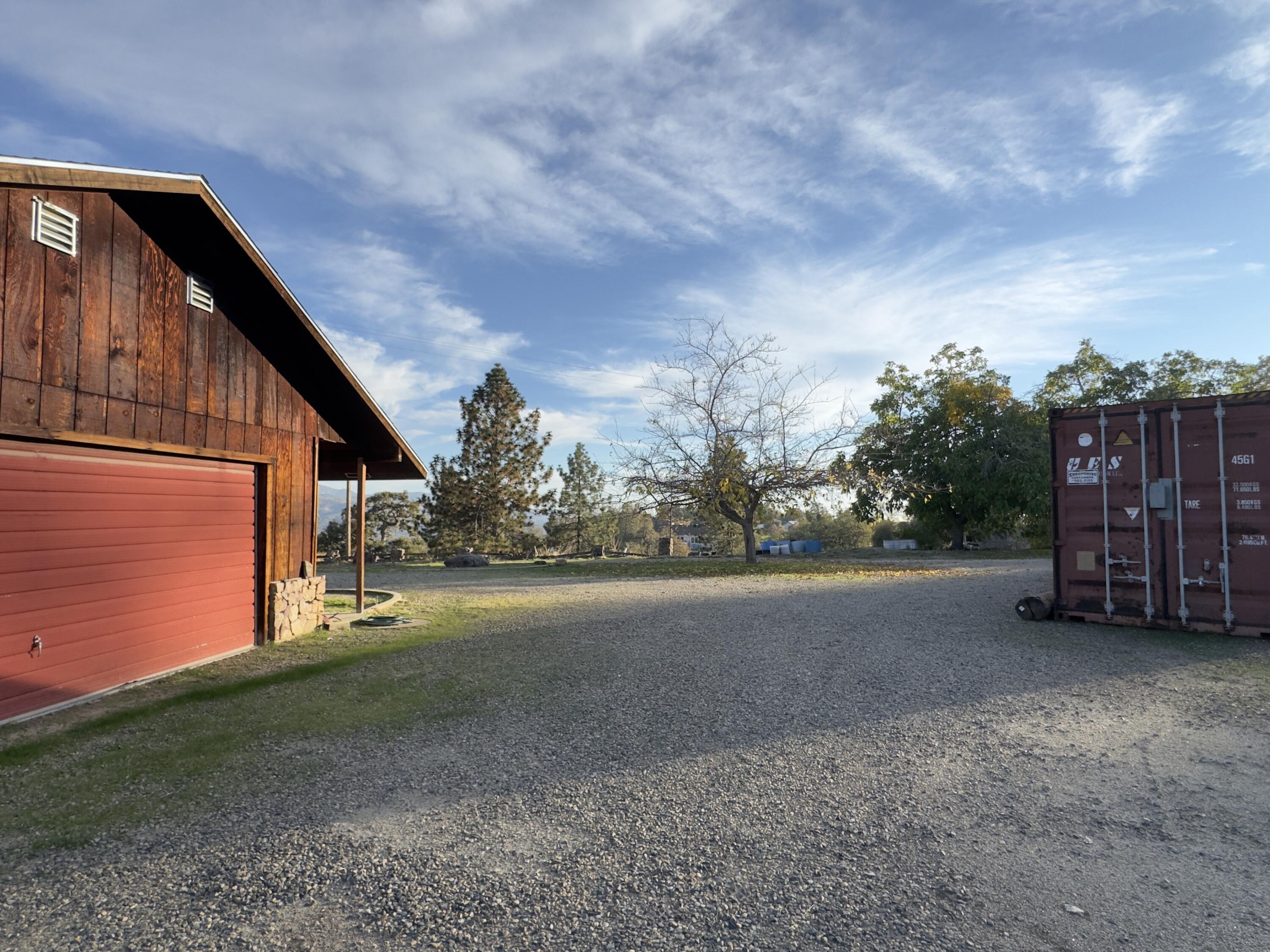 50200 Hogback Dr Dr, Badger, CA 93603