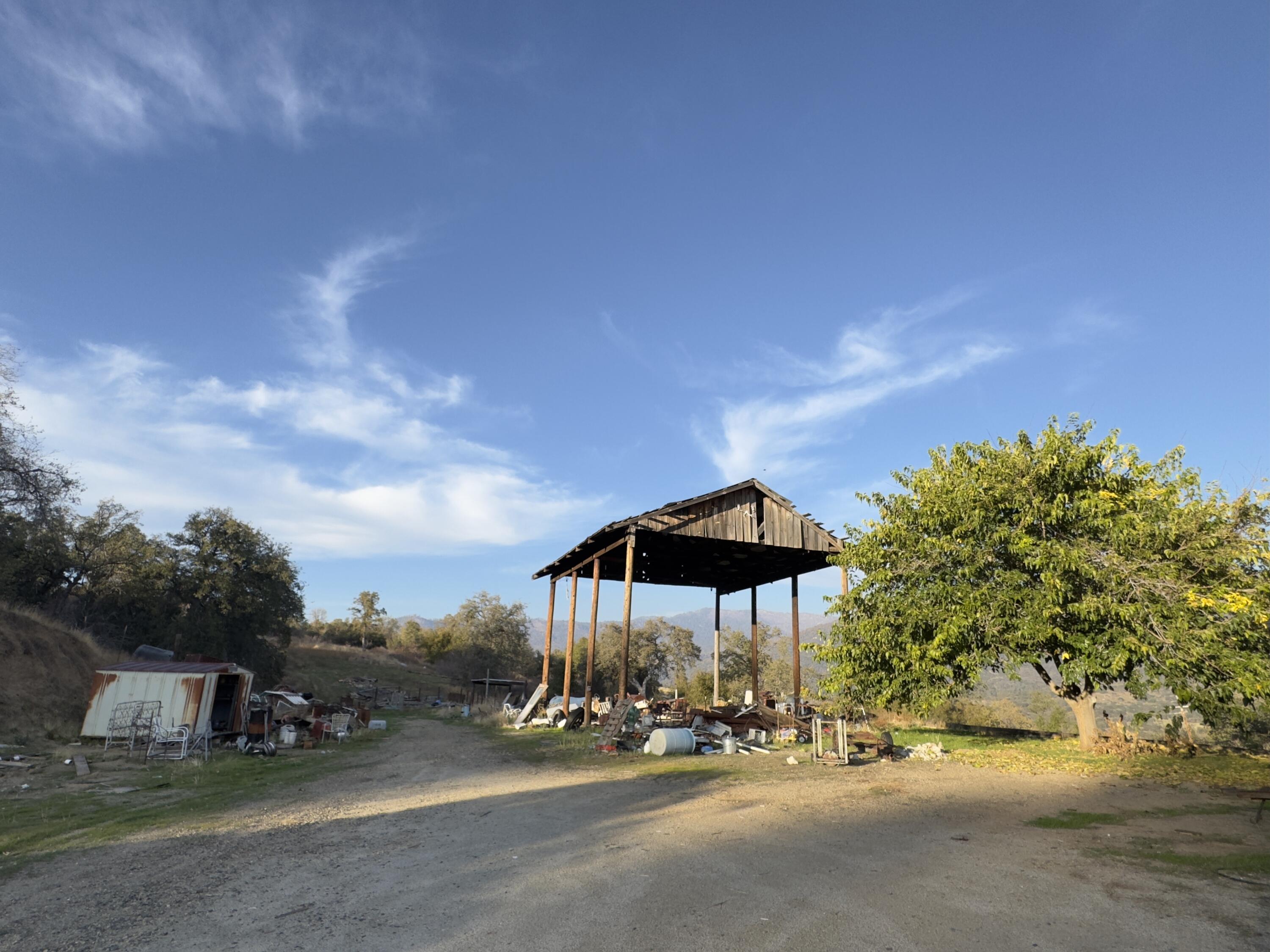 50200 Hogback Dr Dr, Badger, CA 93603