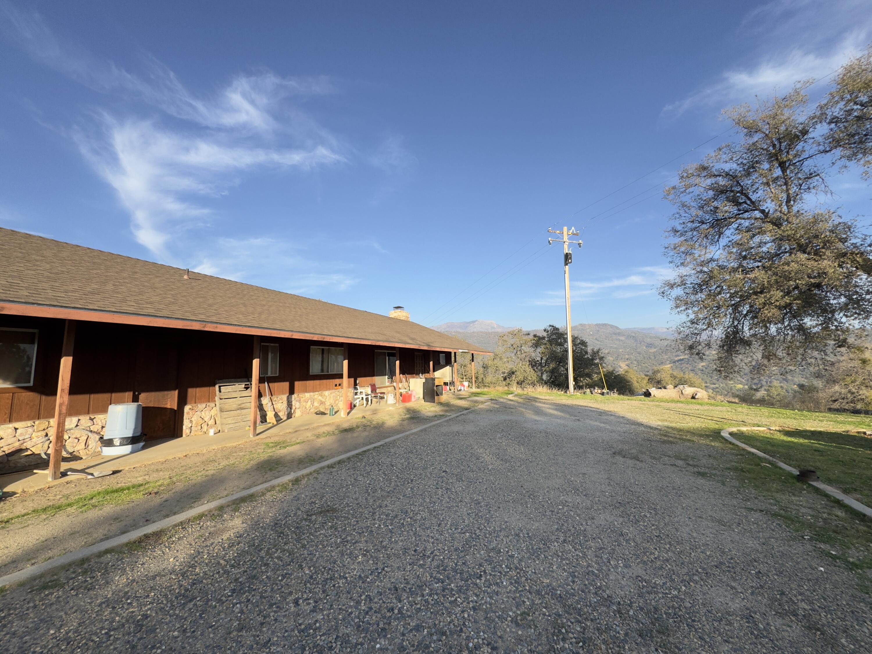 50200 Hogback Dr Dr, Badger, CA 93603