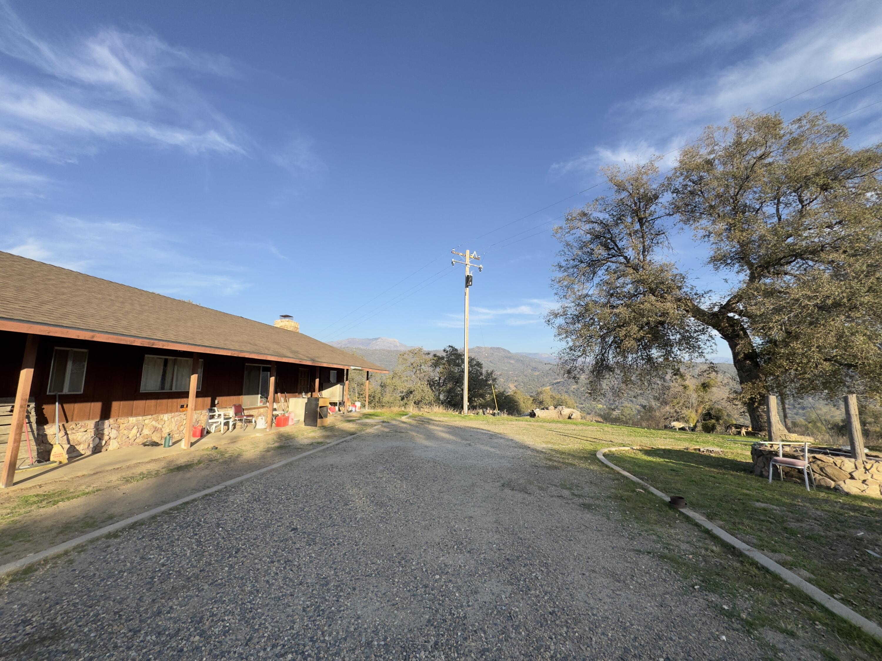 50200 Hogback Dr Dr, Badger, CA 93603