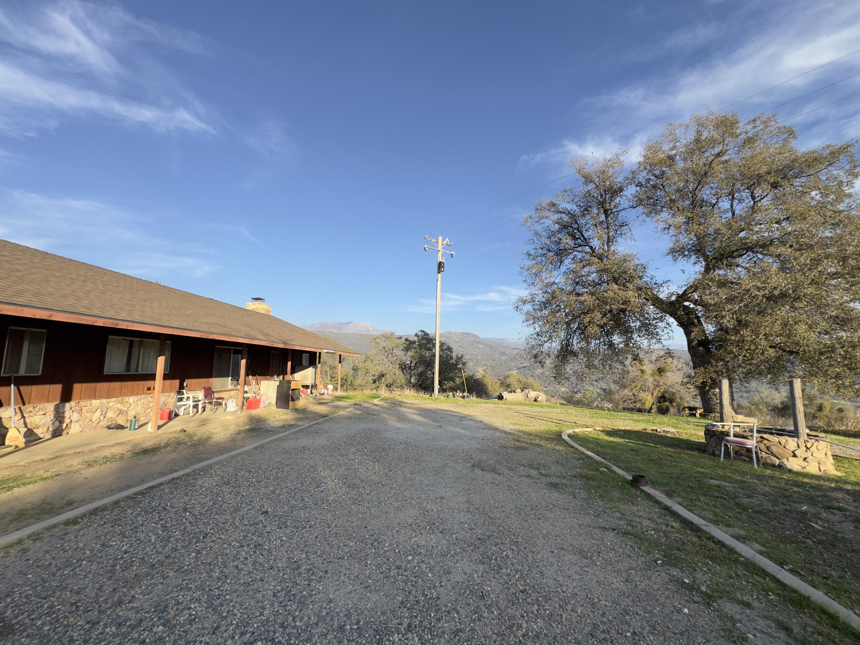 50200 Hogback Dr Dr, Badger, CA 93603