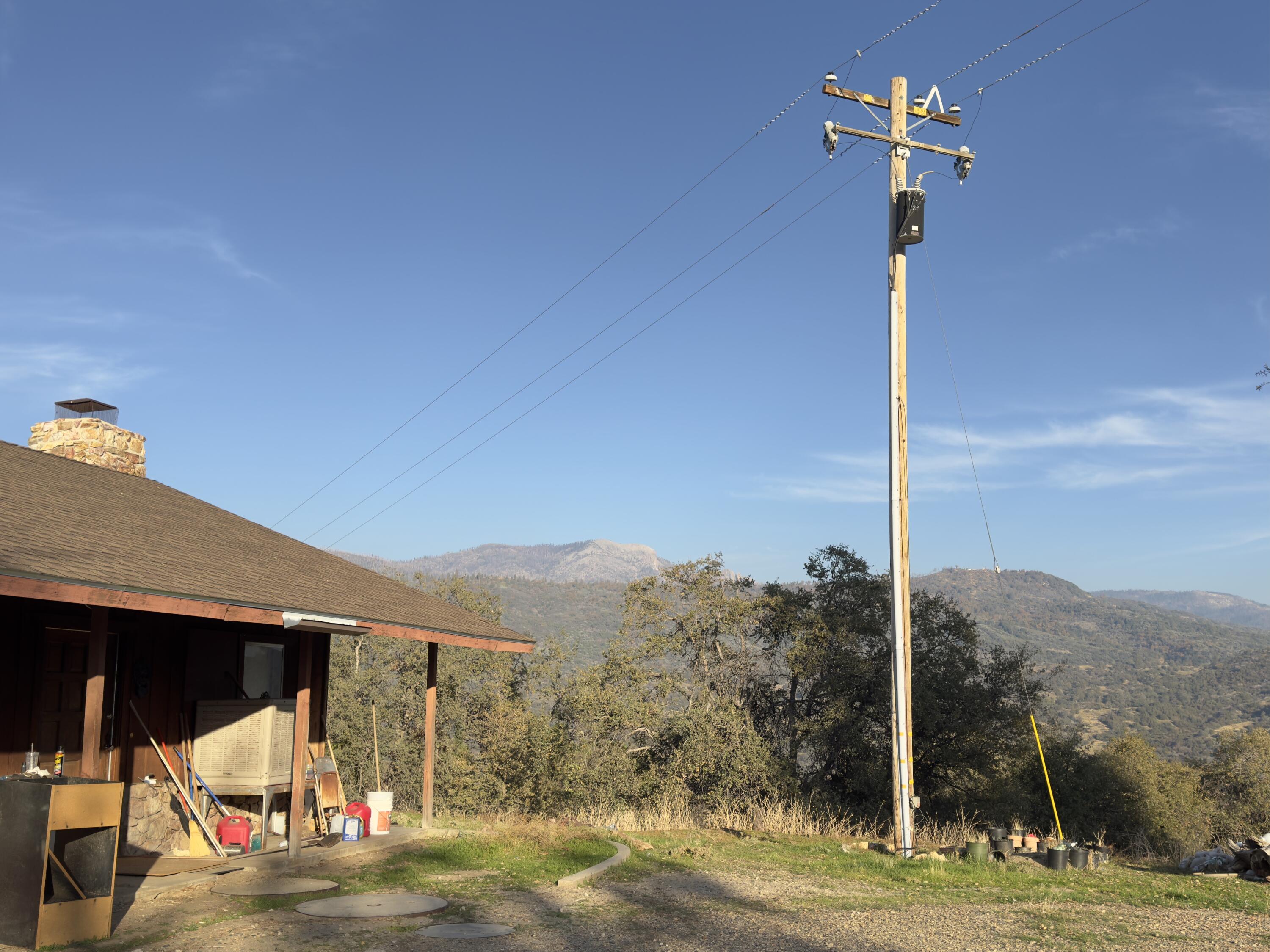 50200 Hogback Dr Dr, Badger, CA 93603