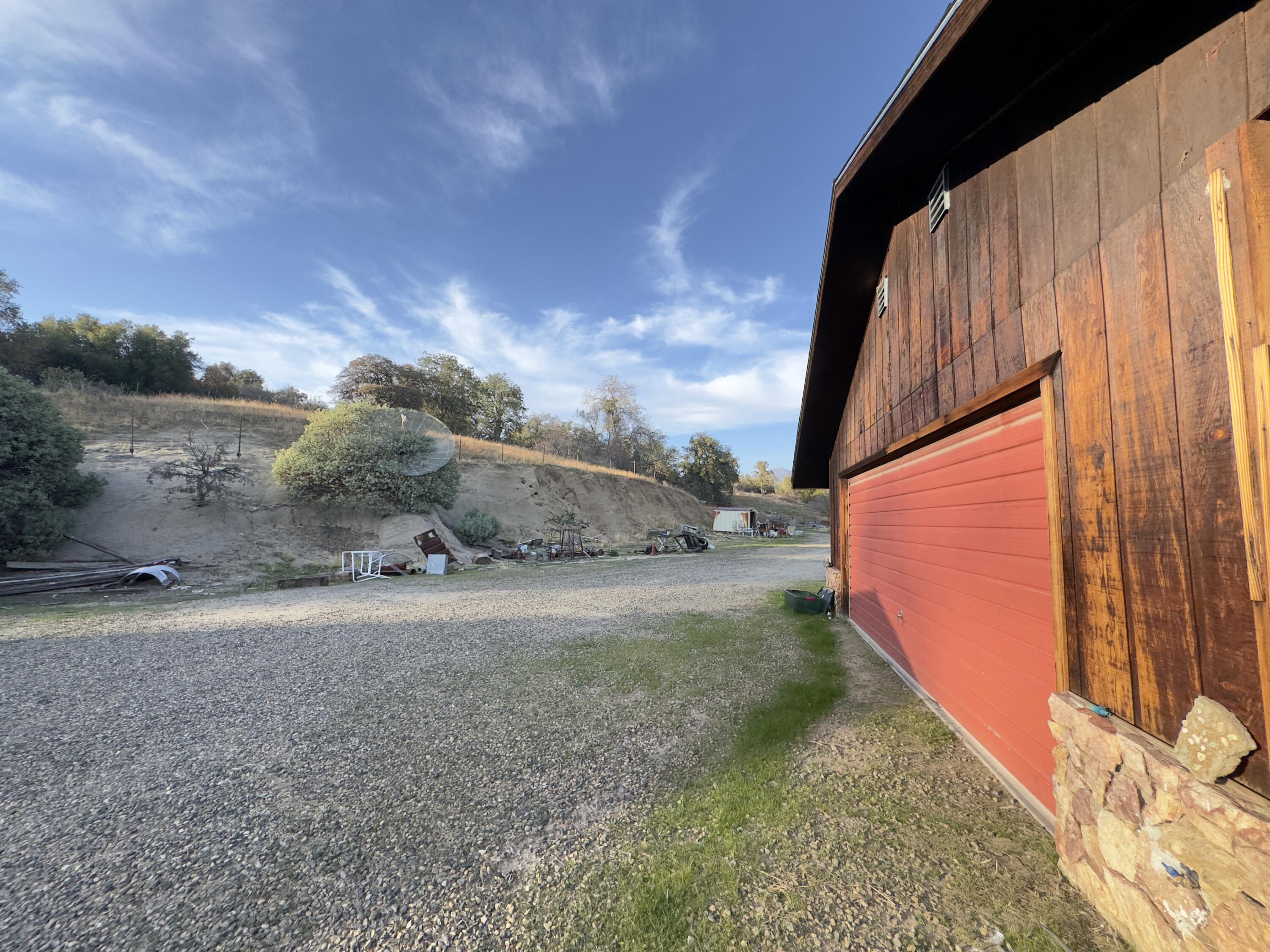 50200 Hogback Dr Dr, Badger, CA 93603