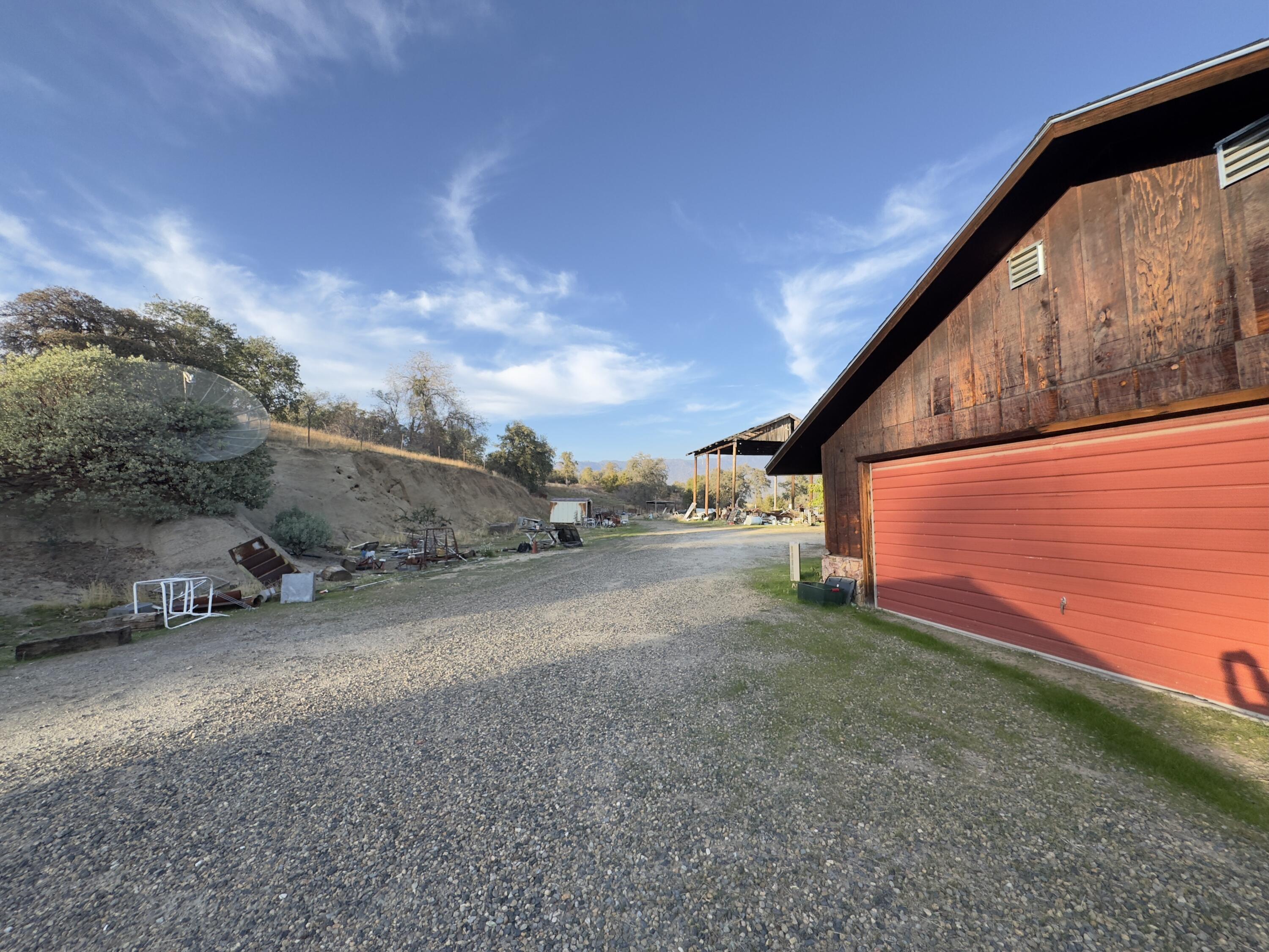 50200 Hogback Dr Dr, Badger, CA 93603