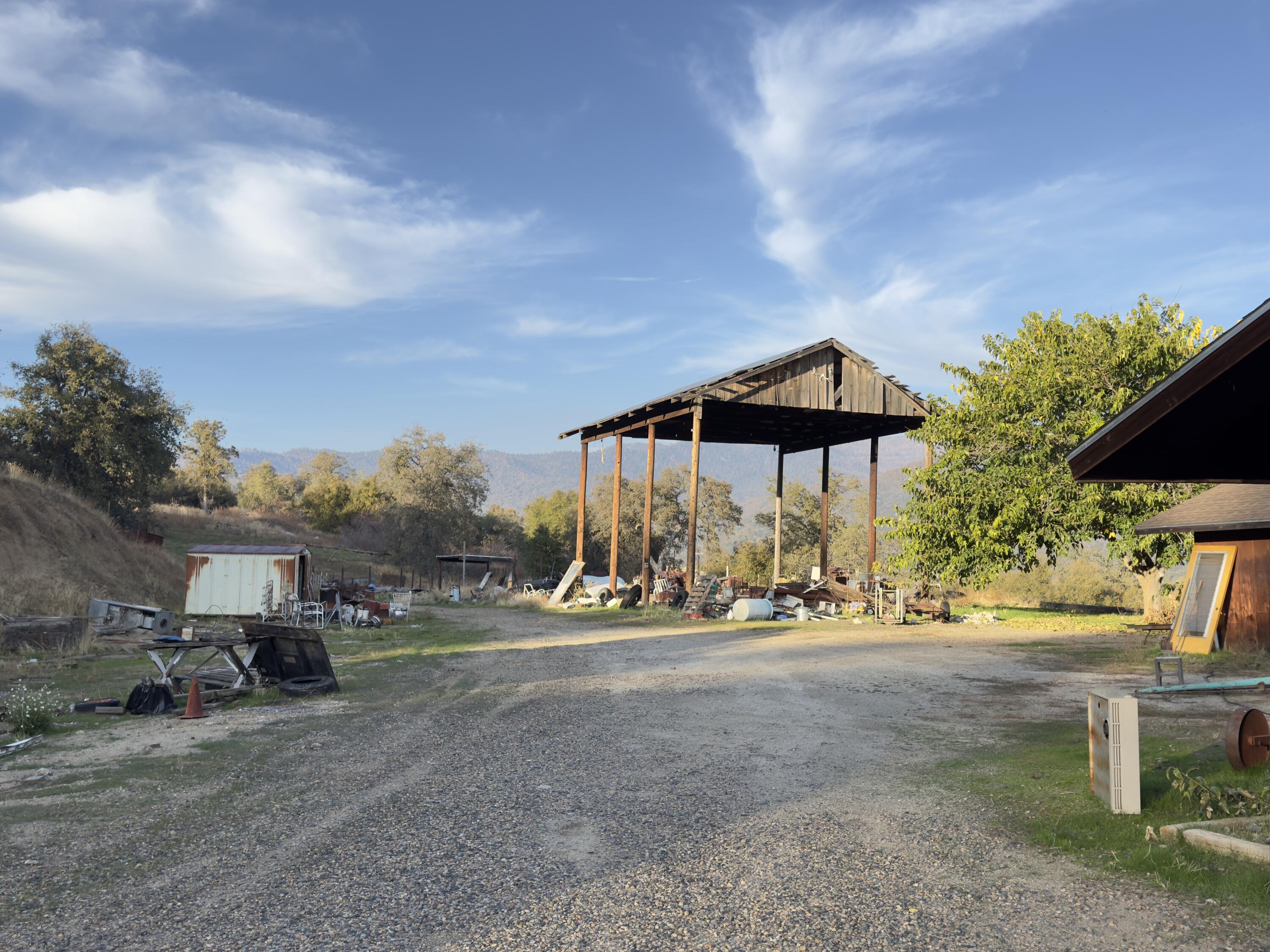 50200 Hogback Dr Dr, Badger, CA 93603