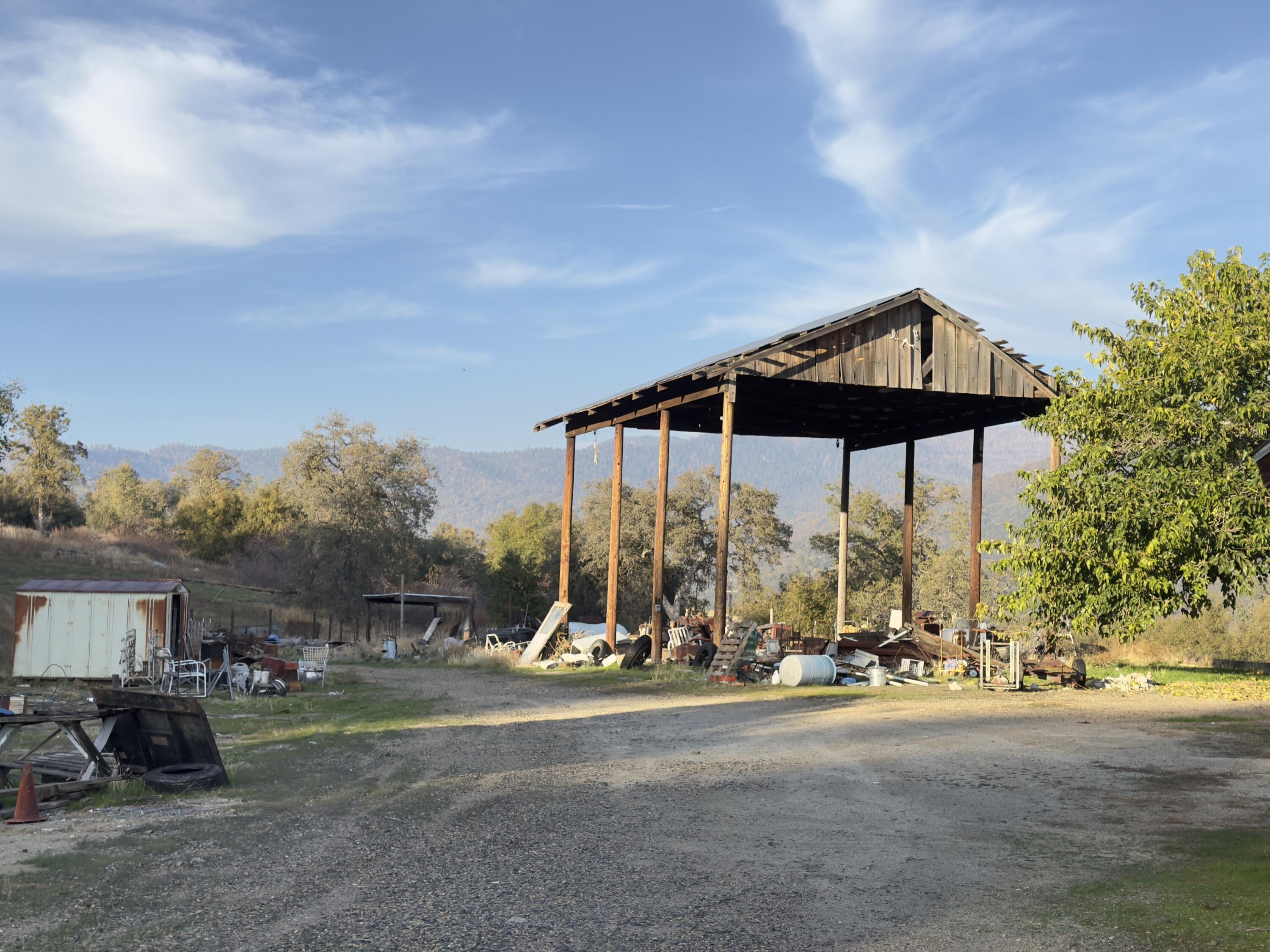 50200 Hogback Dr Dr, Badger, CA 93603