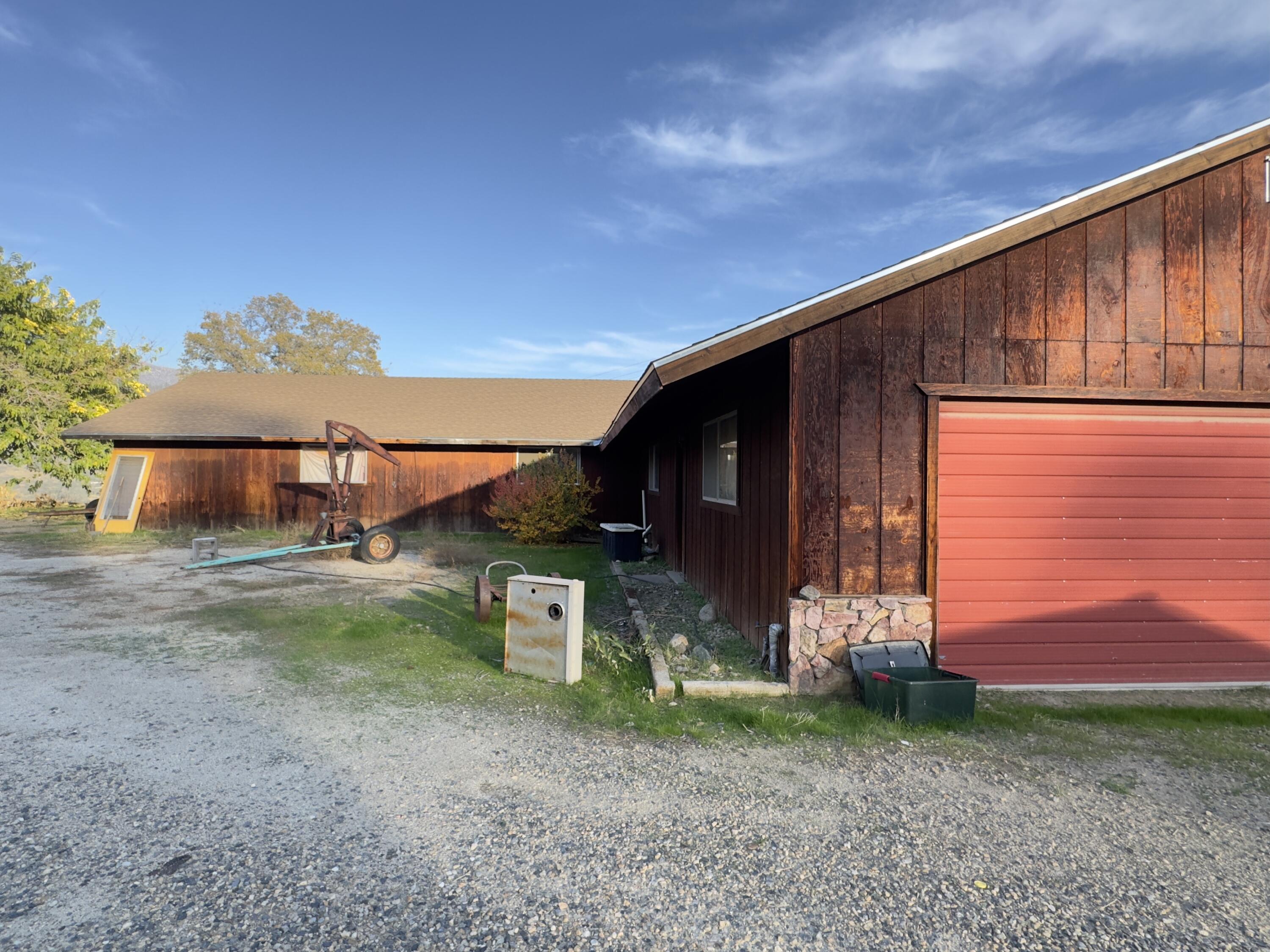 50200 Hogback Dr Dr, Badger, CA 93603