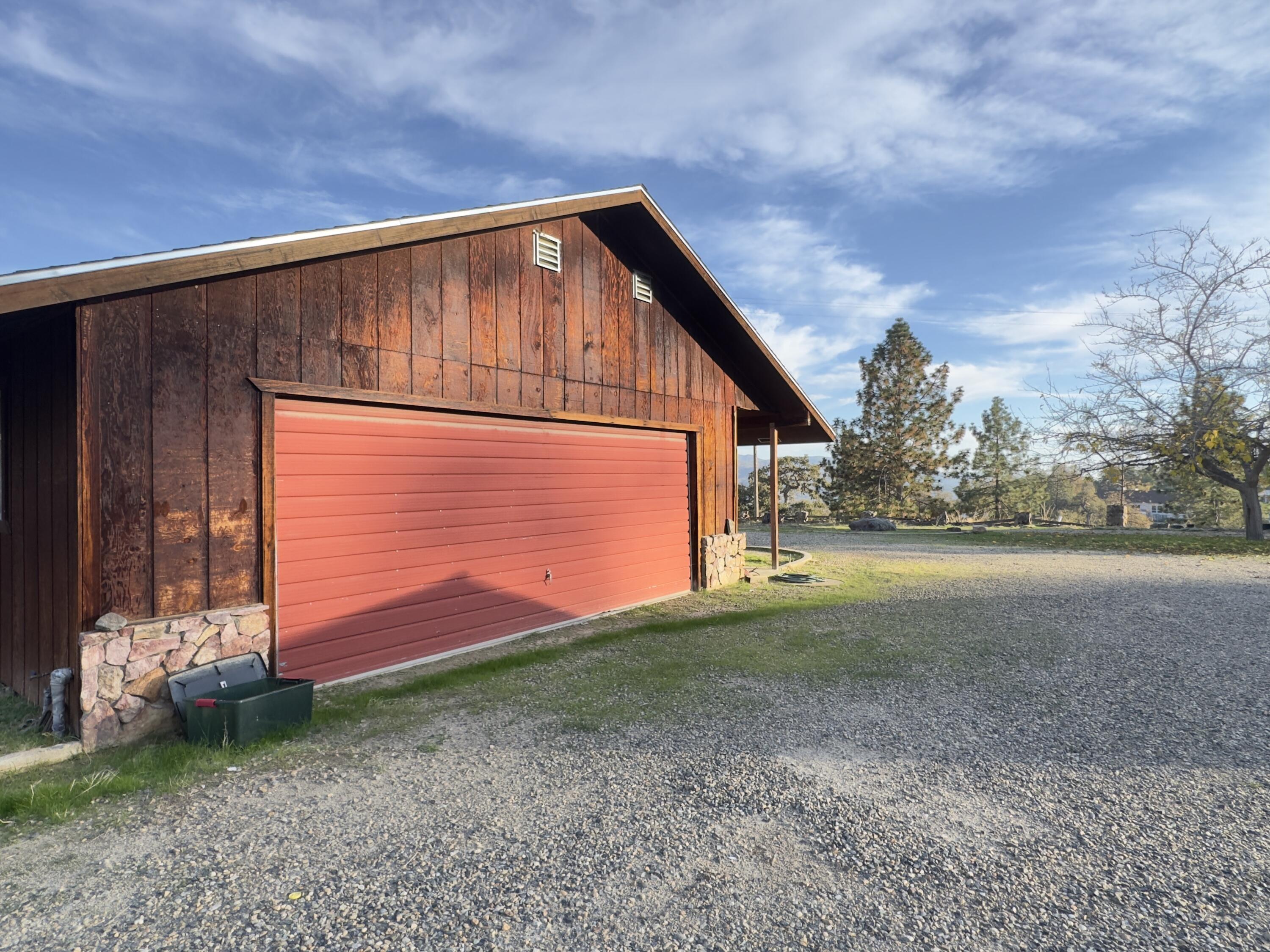 50200 Hogback Dr Dr, Badger, CA 93603