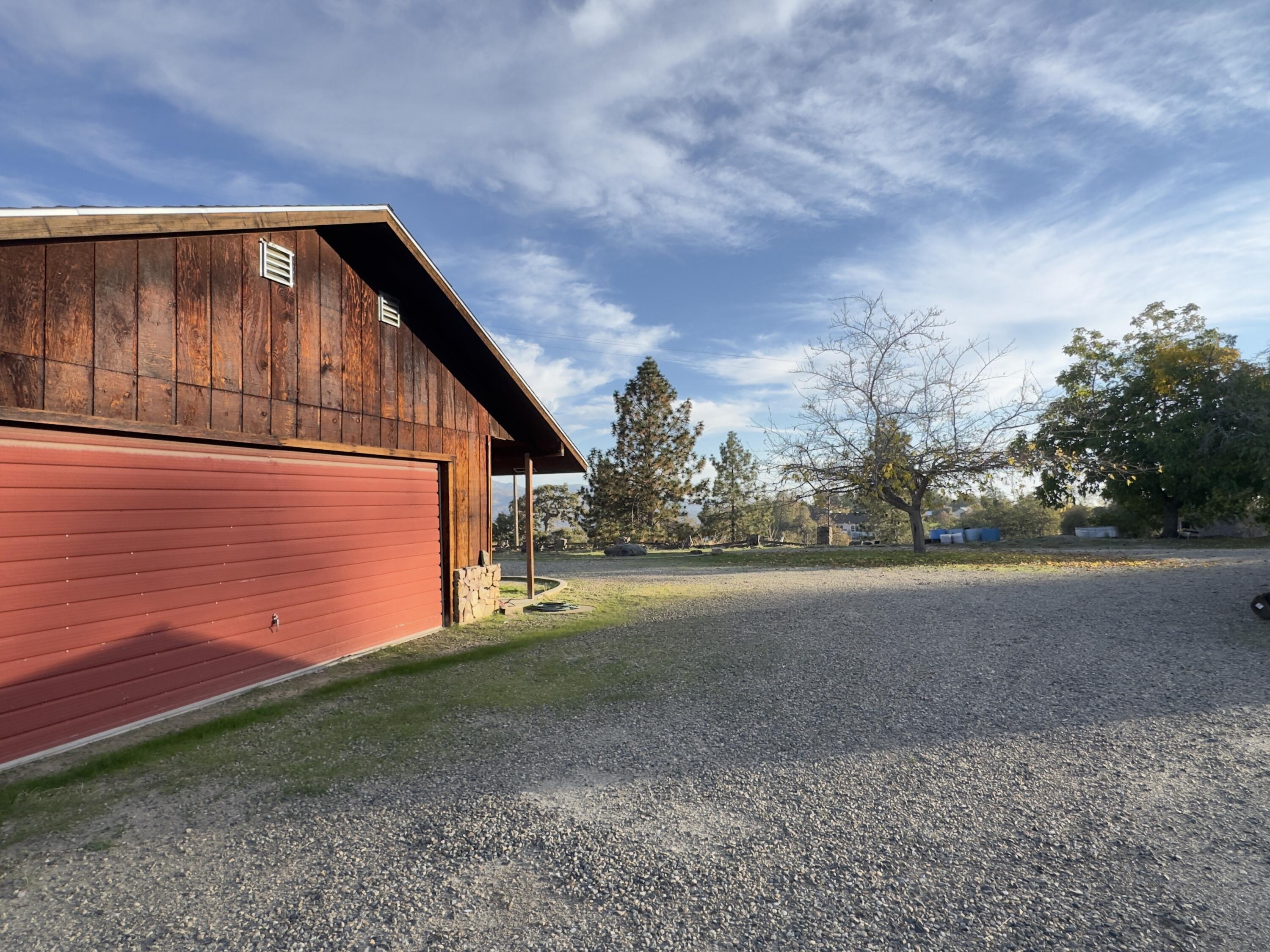 50200 Hogback Dr Dr, Badger, CA 93603