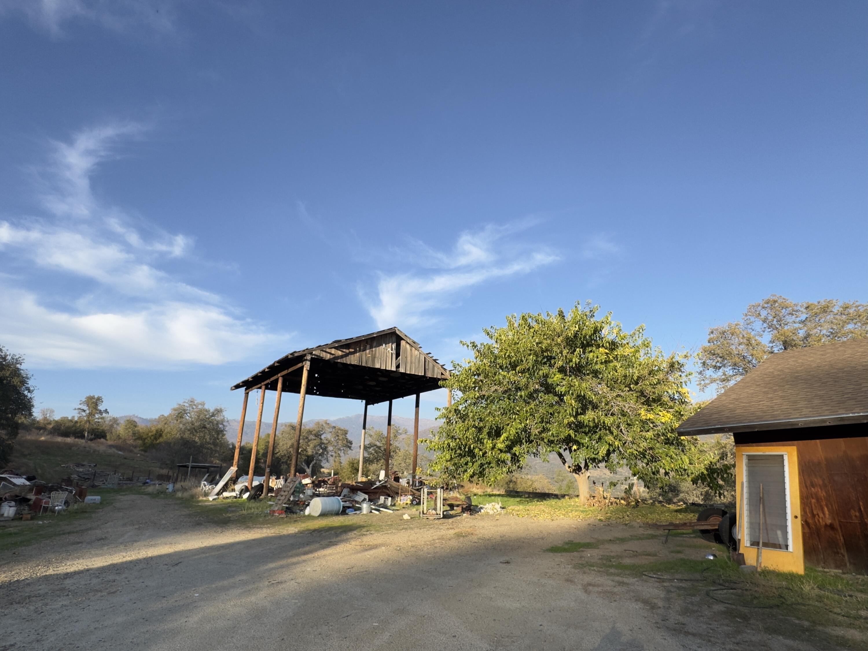 50200 Hogback Dr Dr, Badger, CA 93603