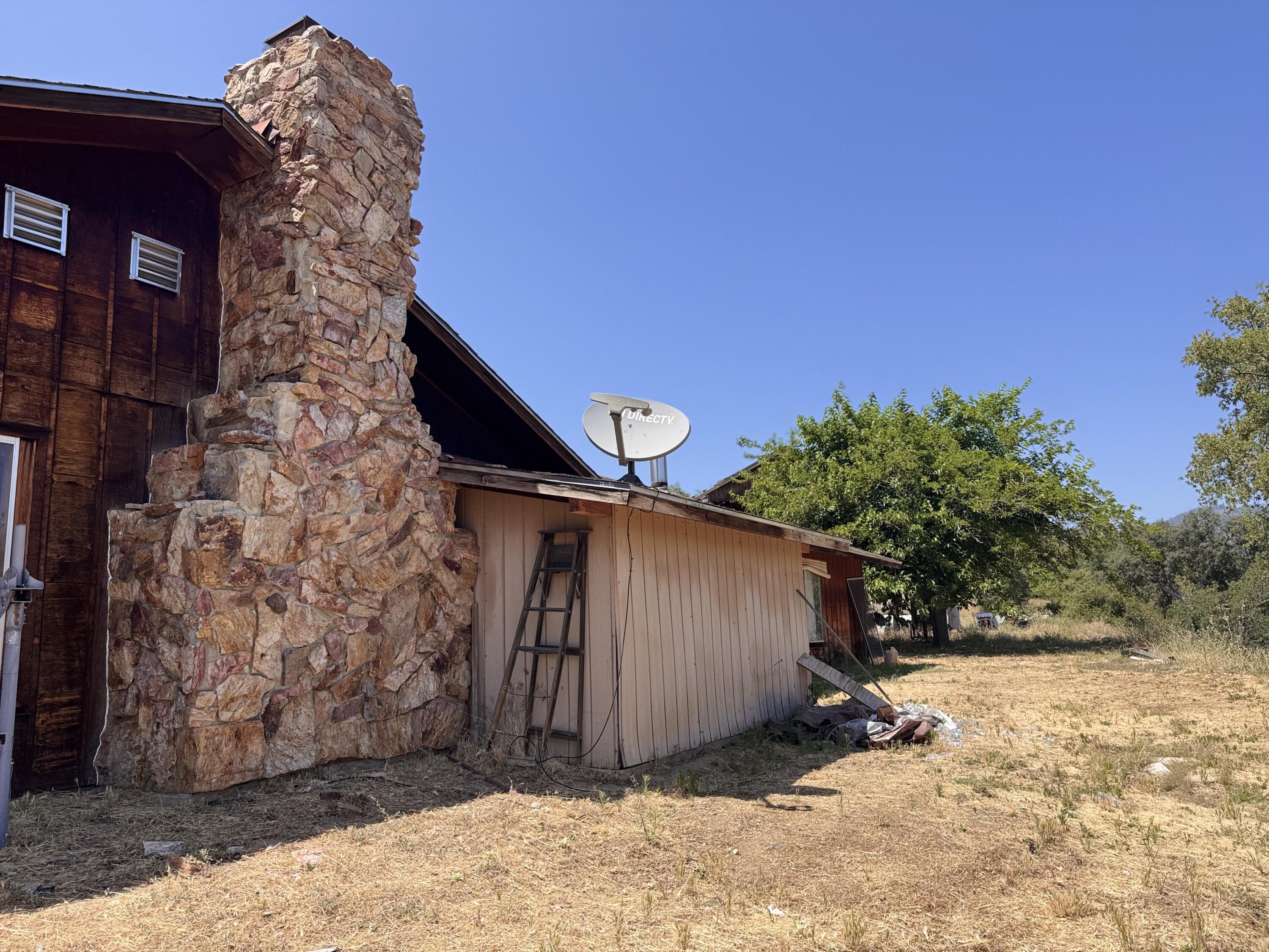 50200 Hogback Dr Dr, Badger, CA 93603