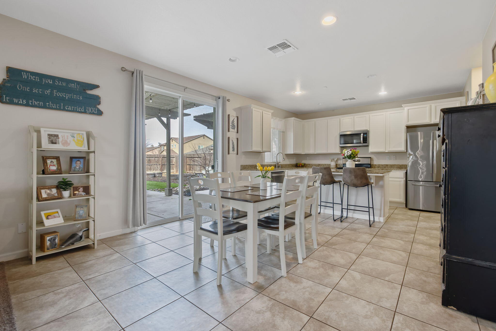 2446 W Sedona Ave, Visalia, CA 93291