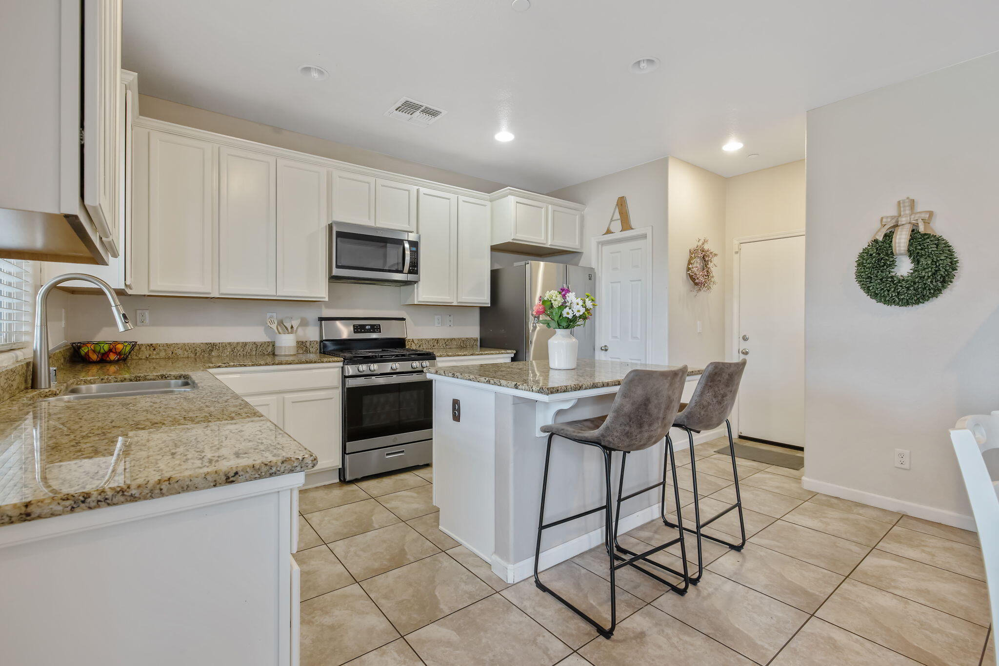 2446 W Sedona Ave, Visalia, CA 93291