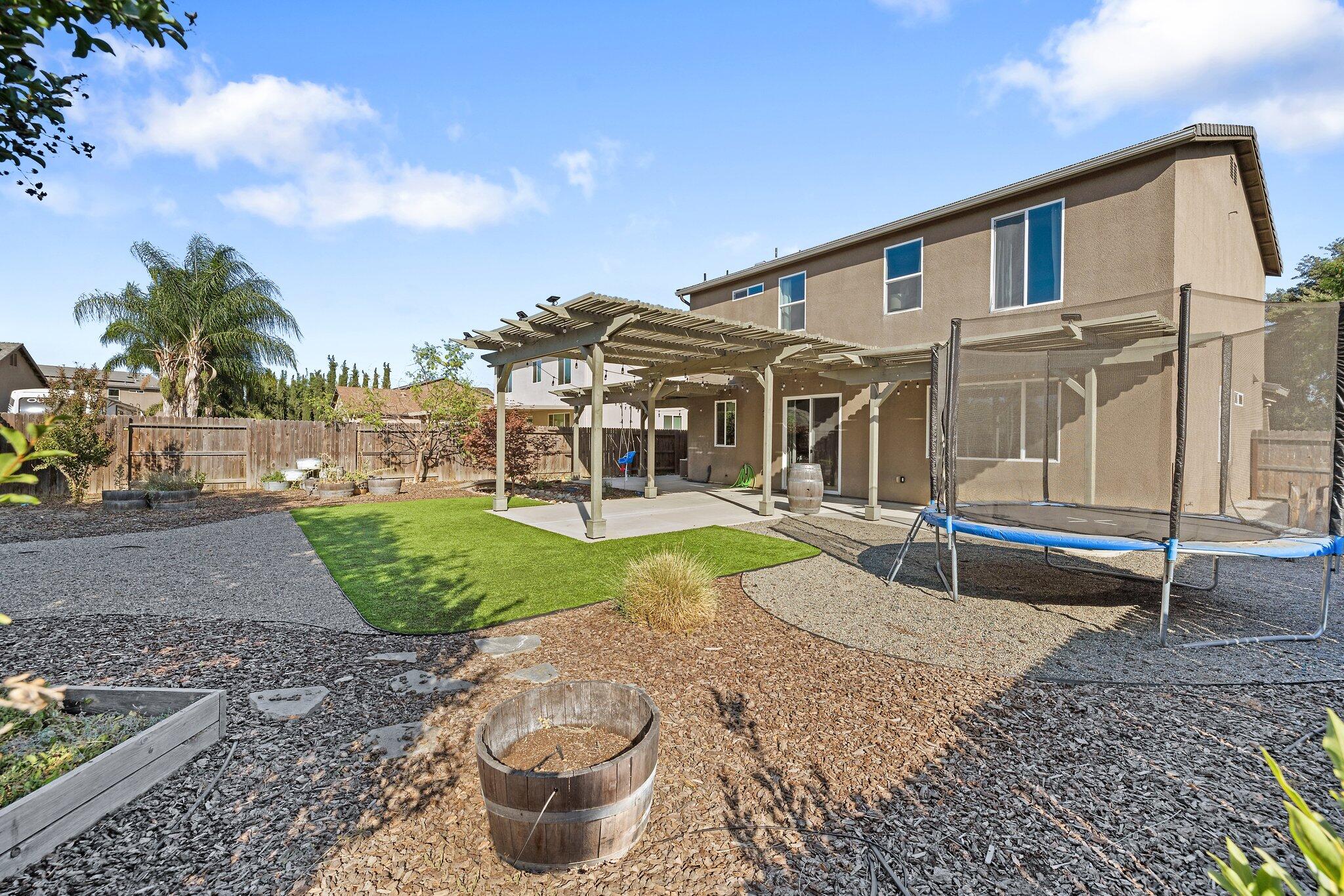 2446 W Sedona Ave, Visalia, CA 93291