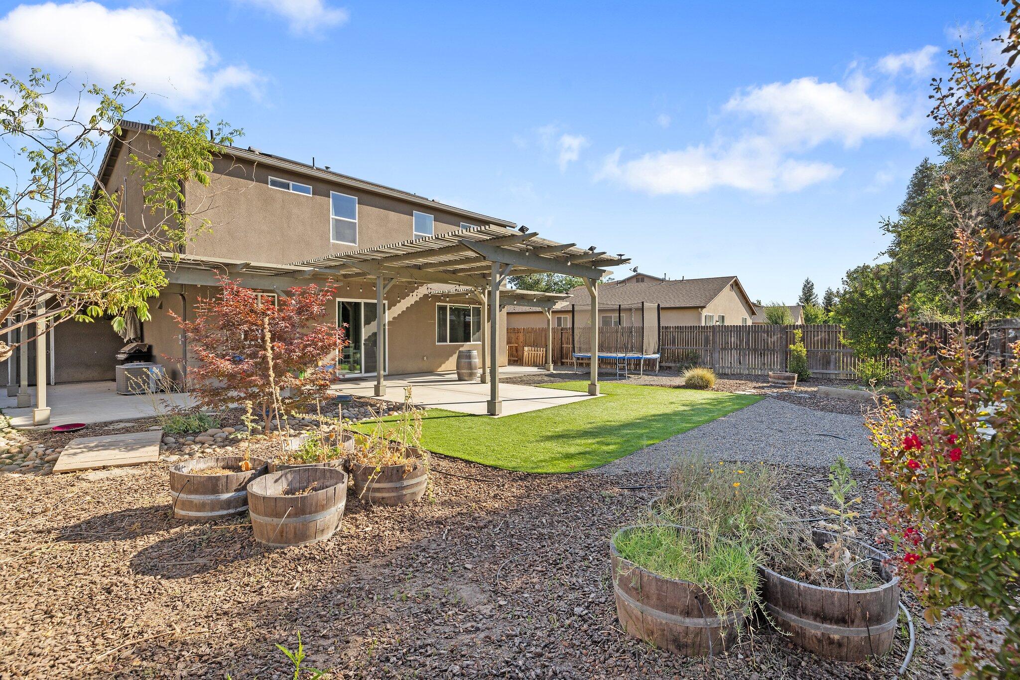 2446 W Sedona Ave, Visalia, CA 93291