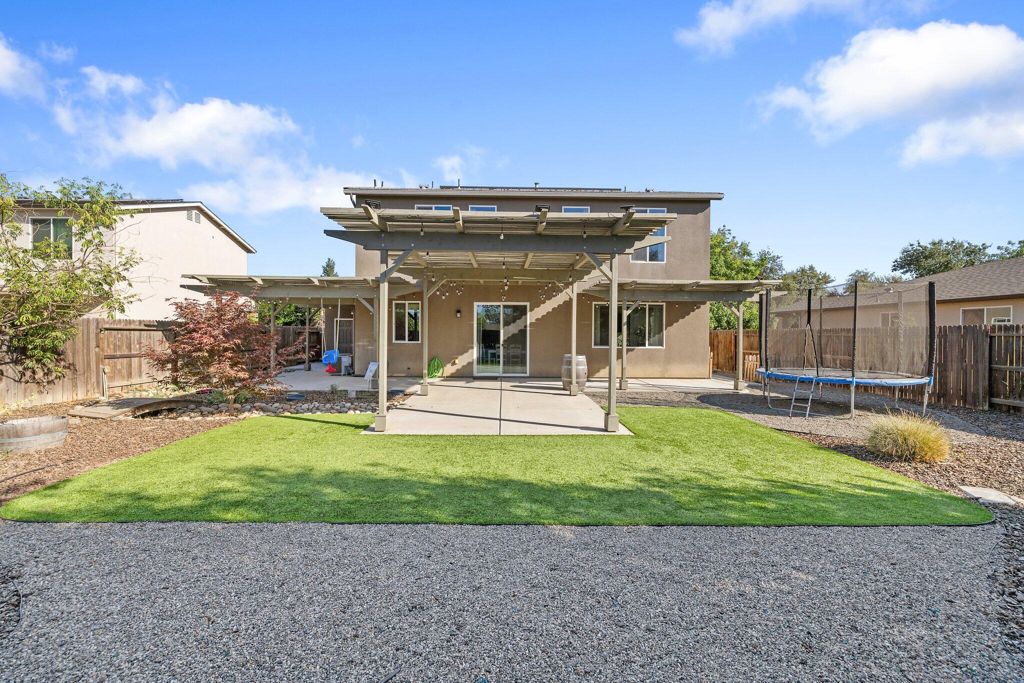 2446 W Sedona Ave, Visalia, CA 93291