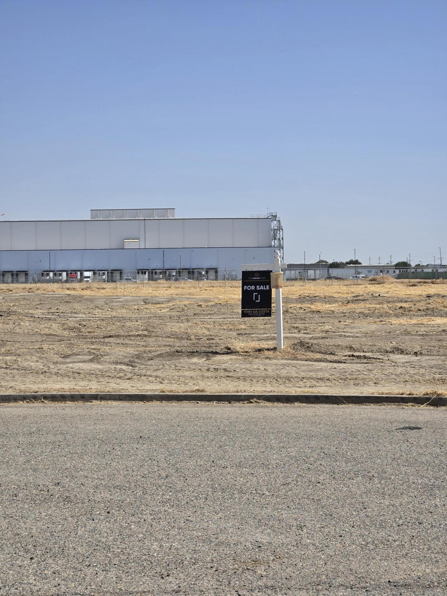 1065 S Q Place St, Tulare, CA 93274