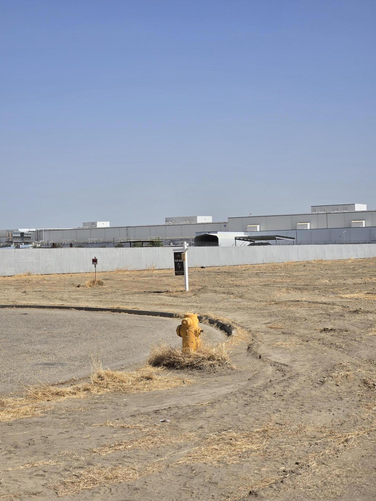 645 E Bardsley Ave, Tulare, CA 93274