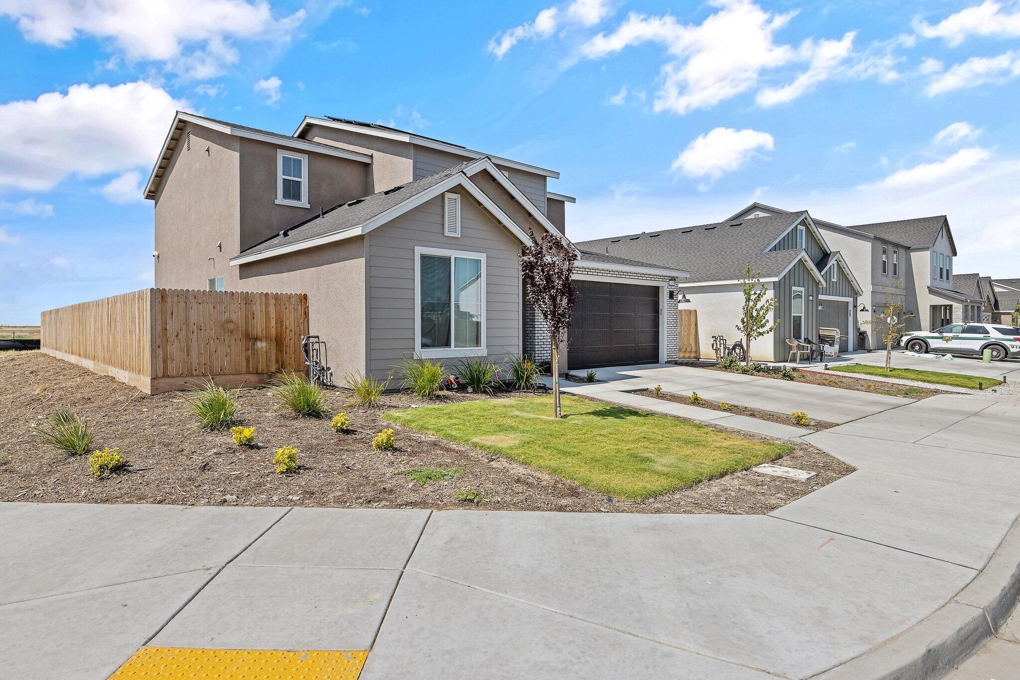 2409 Pepperdine St, Lemoore, CA 93245