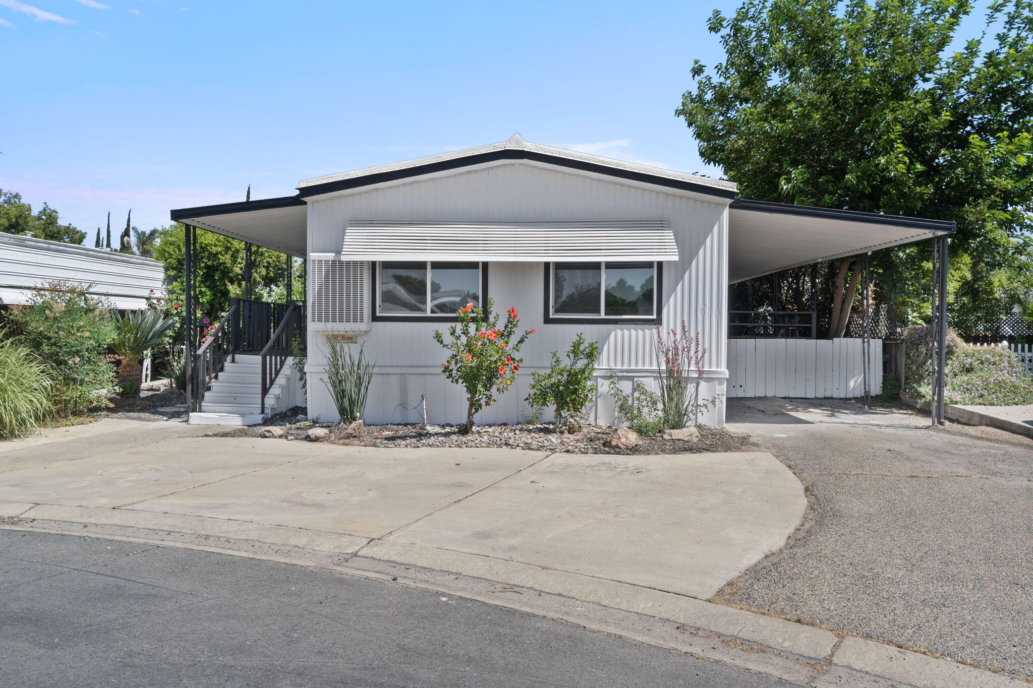 1218 E Cleveland Ave #153, Madera, CA 93638