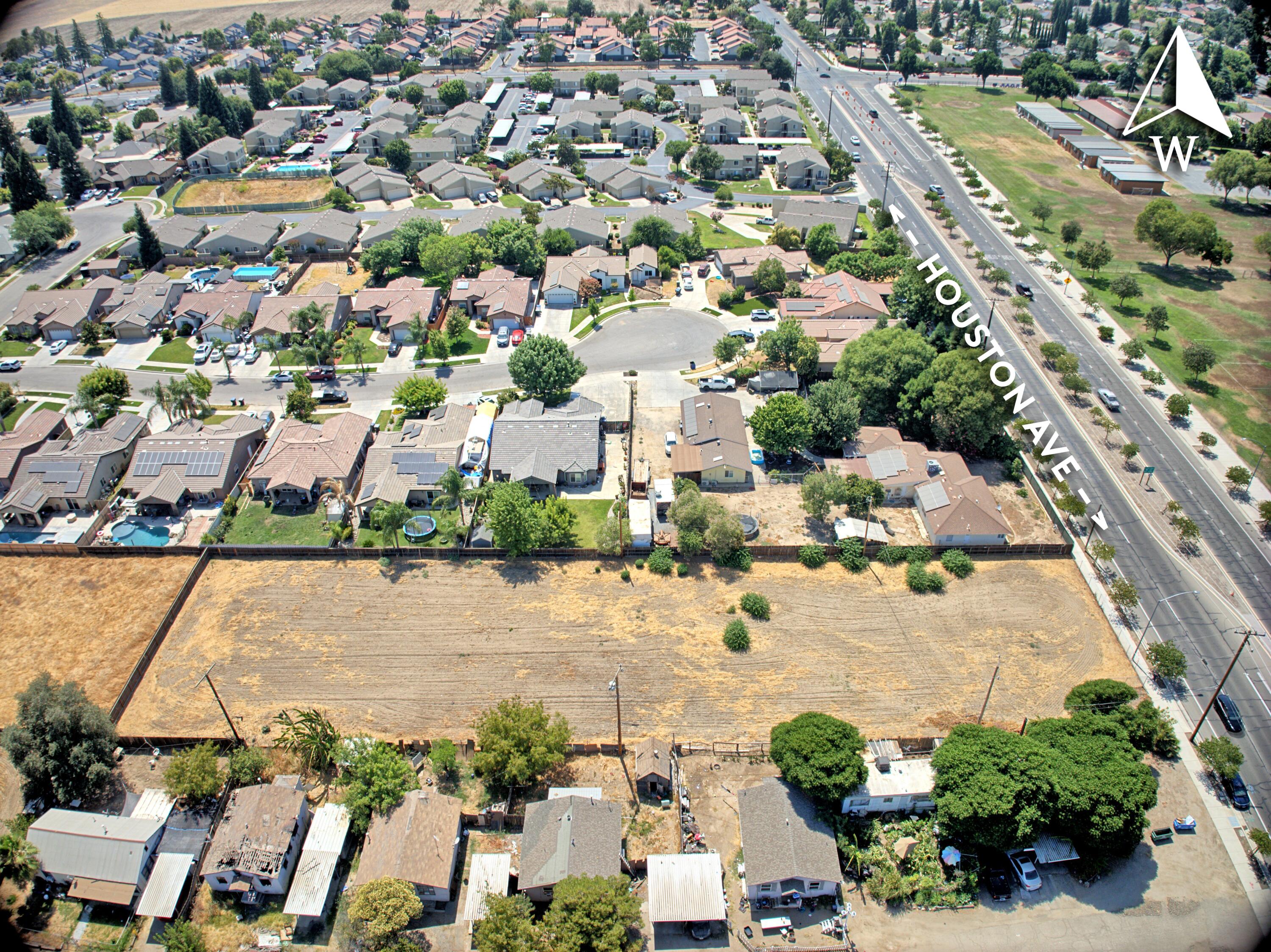 3203 E Houston Ave, Visalia, CA 93292