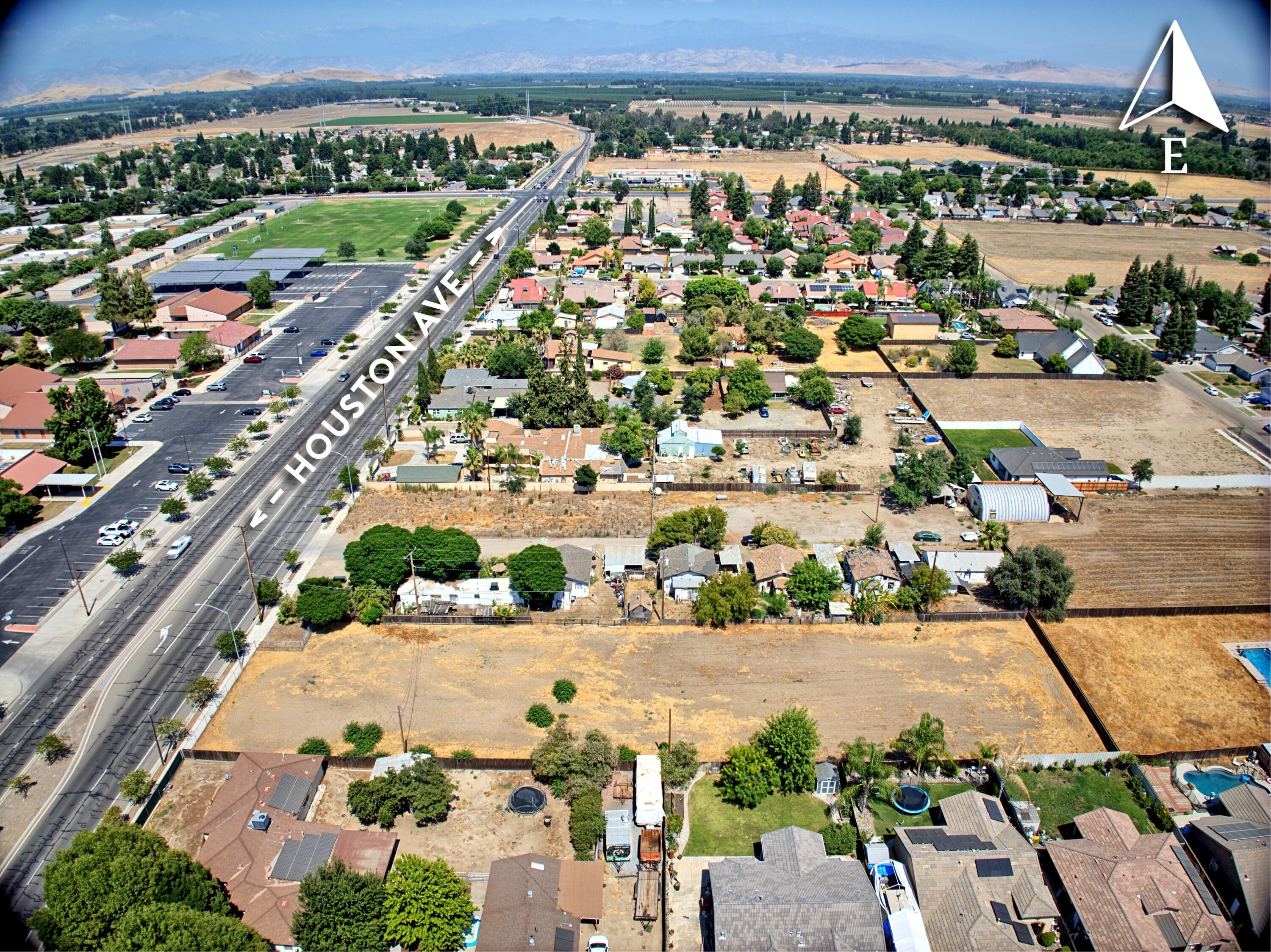 3203 E Houston Ave, Visalia, CA 93292