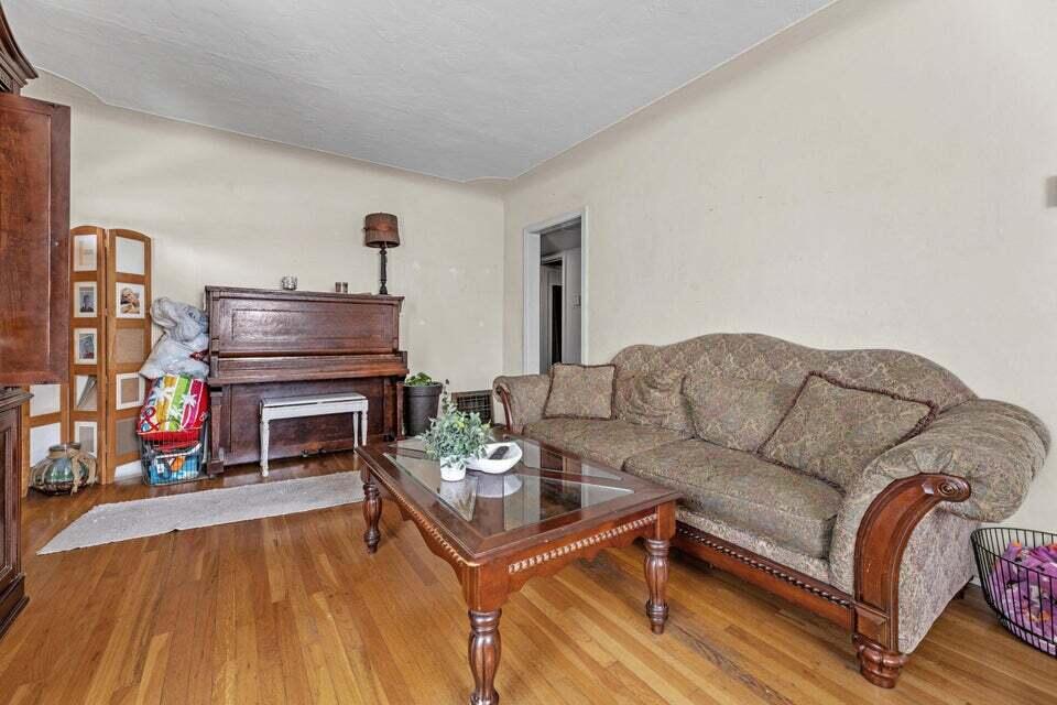 642 N Manor St, Tulare, CA 93274