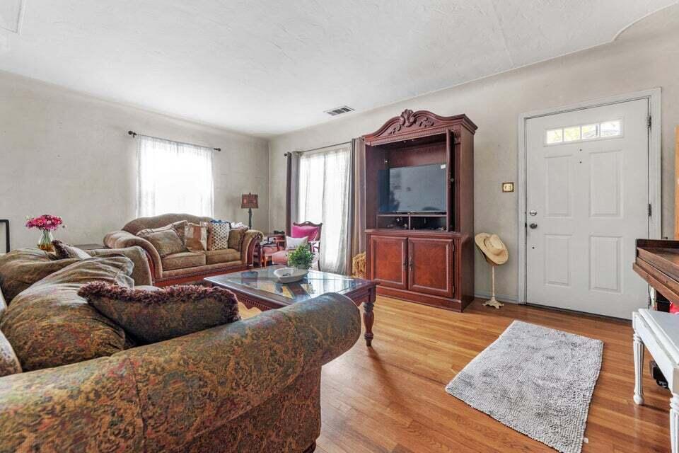 642 N Manor St, Tulare, CA 93274