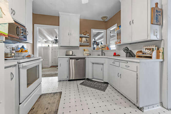 642 N Manor St, Tulare, CA 93274