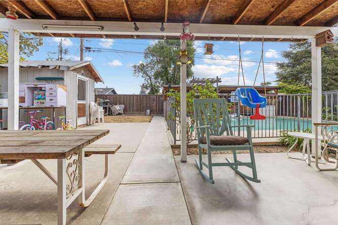 642 N Manor St, Tulare, CA 93274