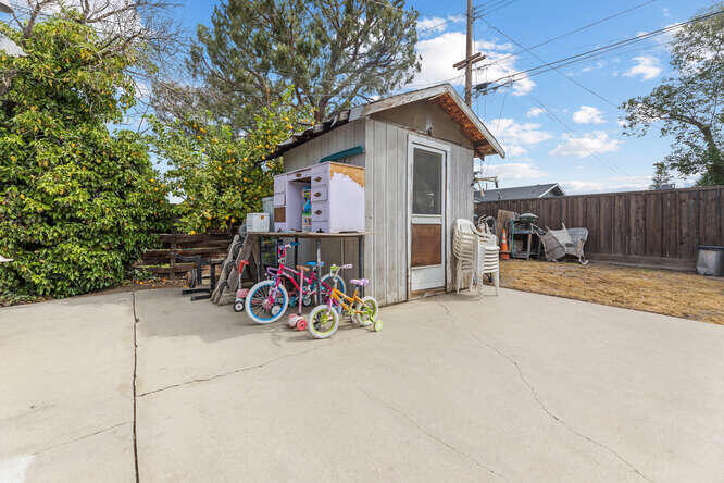 642 N Manor St, Tulare, CA 93274