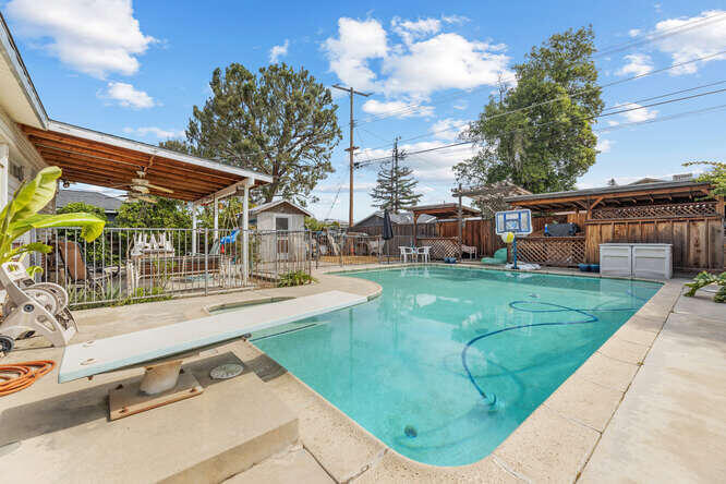 642 N Manor St, Tulare, CA 93274