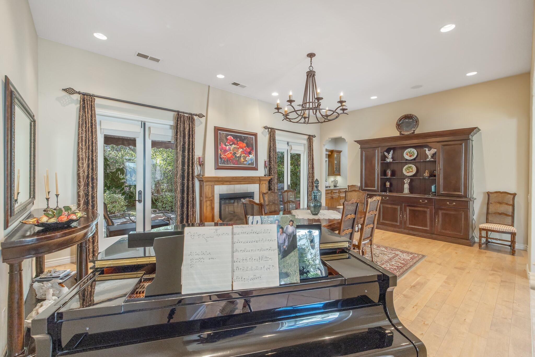 4638 W Lark Ct, Visalia, CA 93291