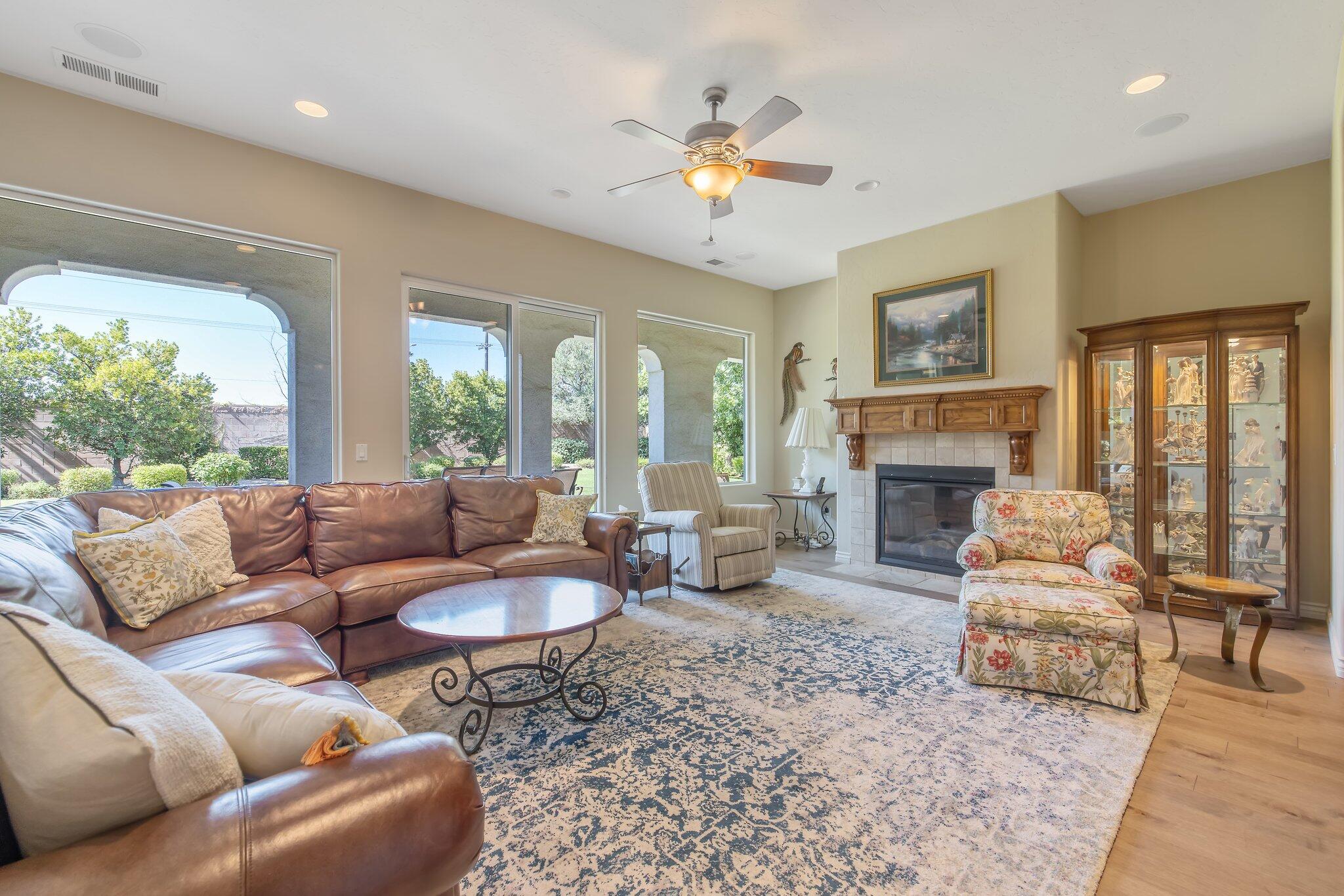 4638 W Lark Ct, Visalia, CA 93291