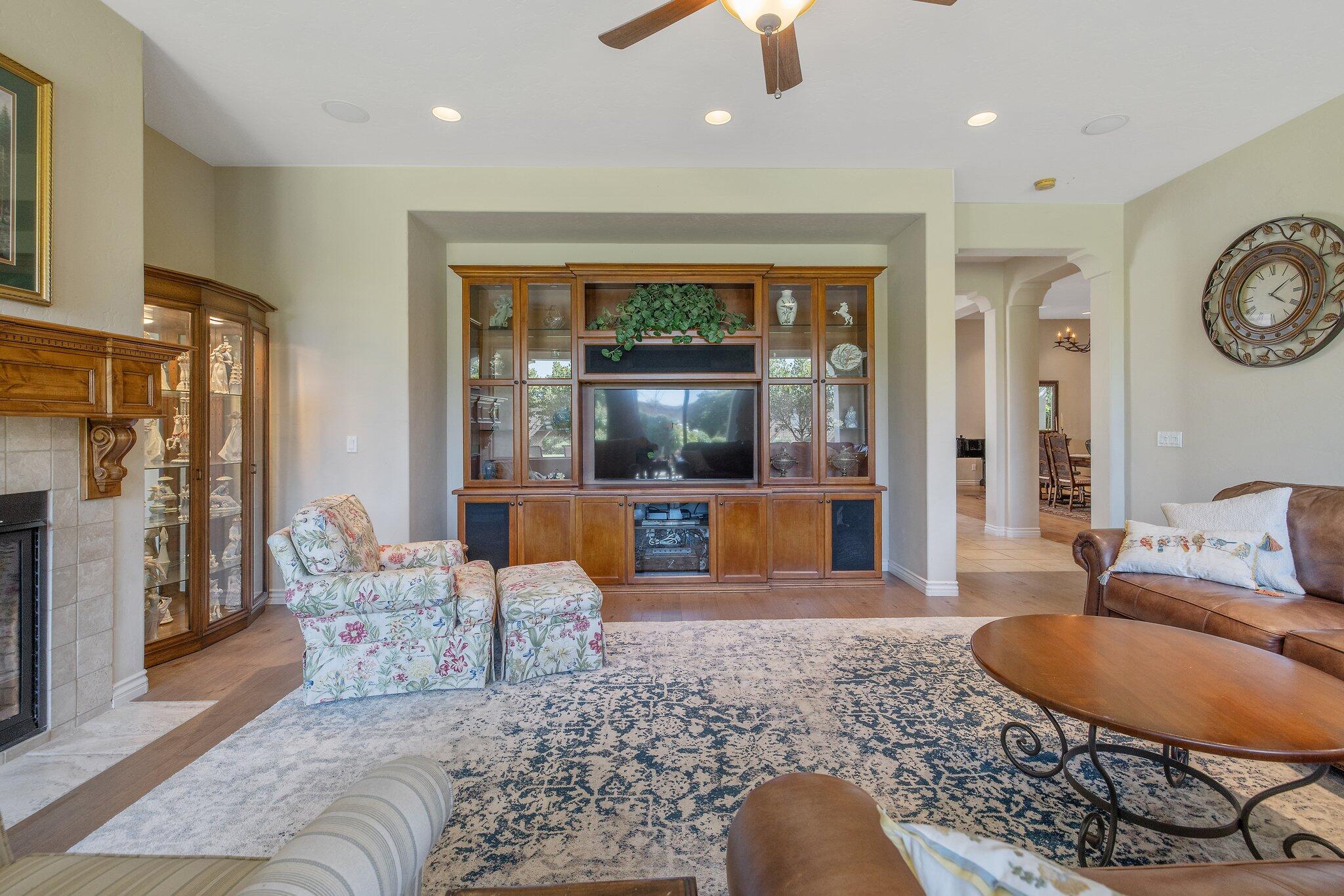 4638 W Lark Ct, Visalia, CA 93291