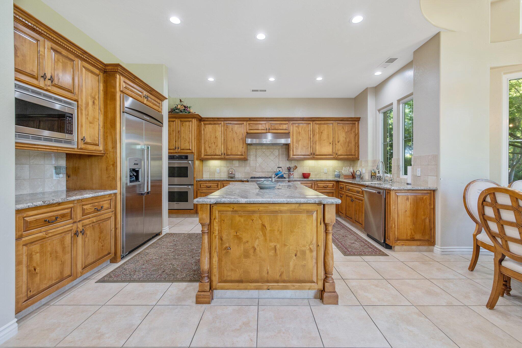 4638 W Lark Ct, Visalia, CA 93291