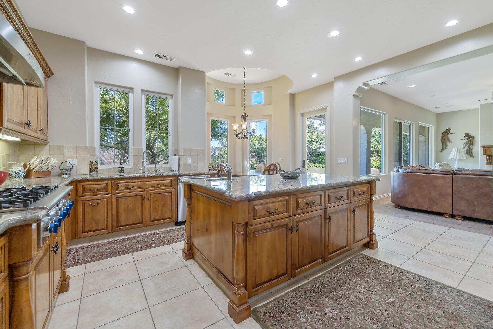 4638 W Lark Ct, Visalia, CA 93291