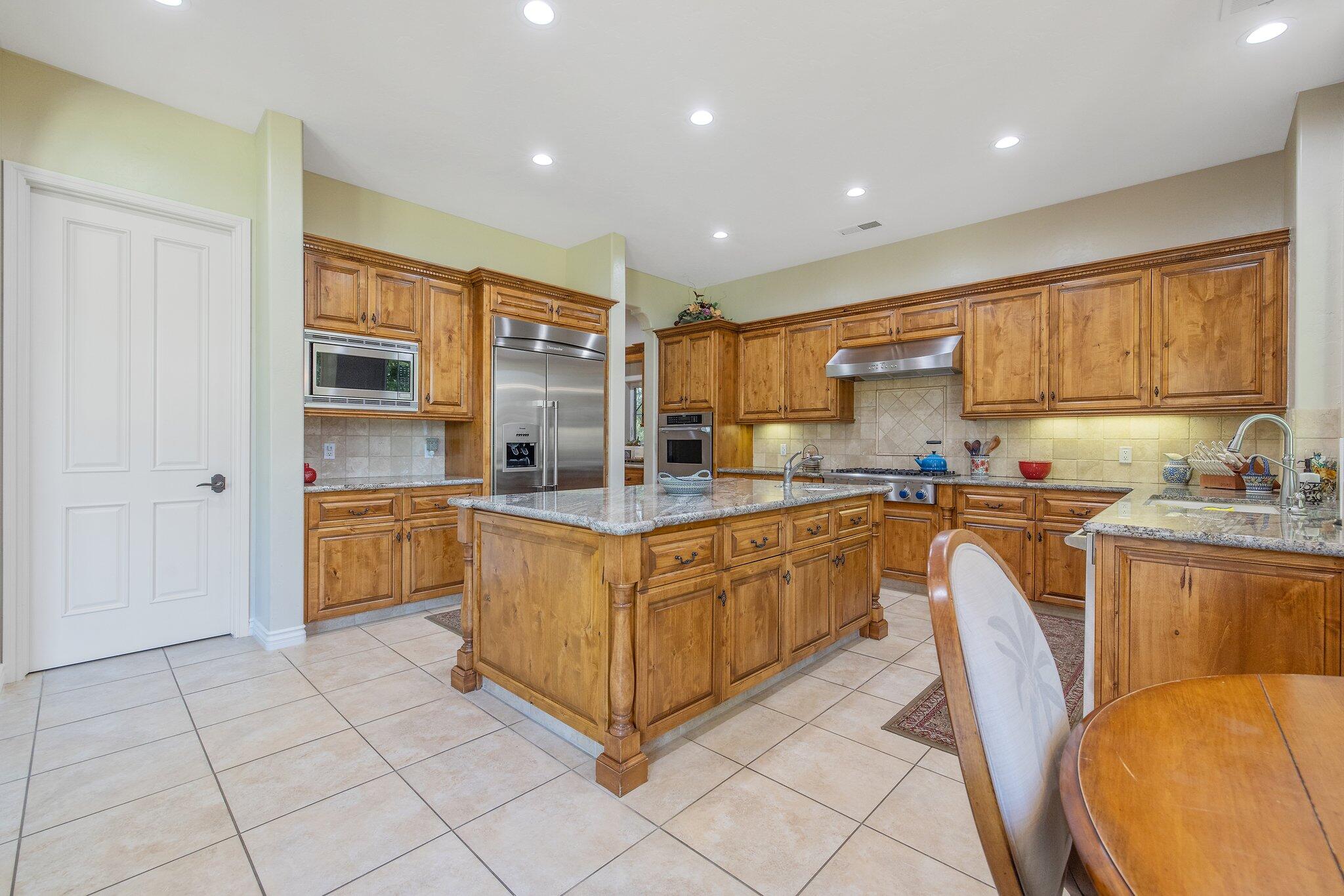 4638 W Lark Ct, Visalia, CA 93291