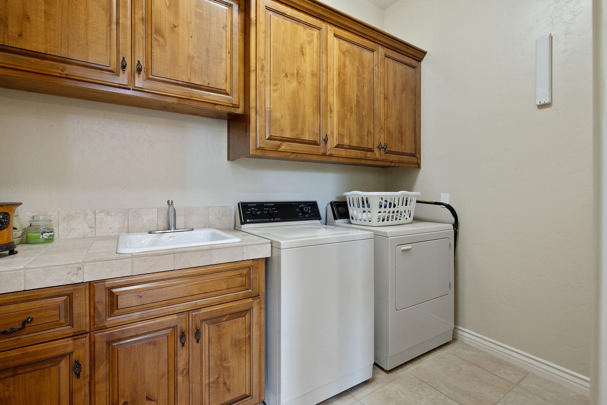 4638 W Lark Ct, Visalia, CA 93291