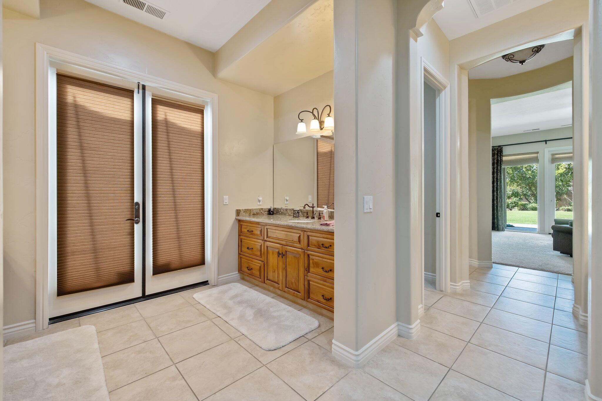 4638 W Lark Ct, Visalia, CA 93291