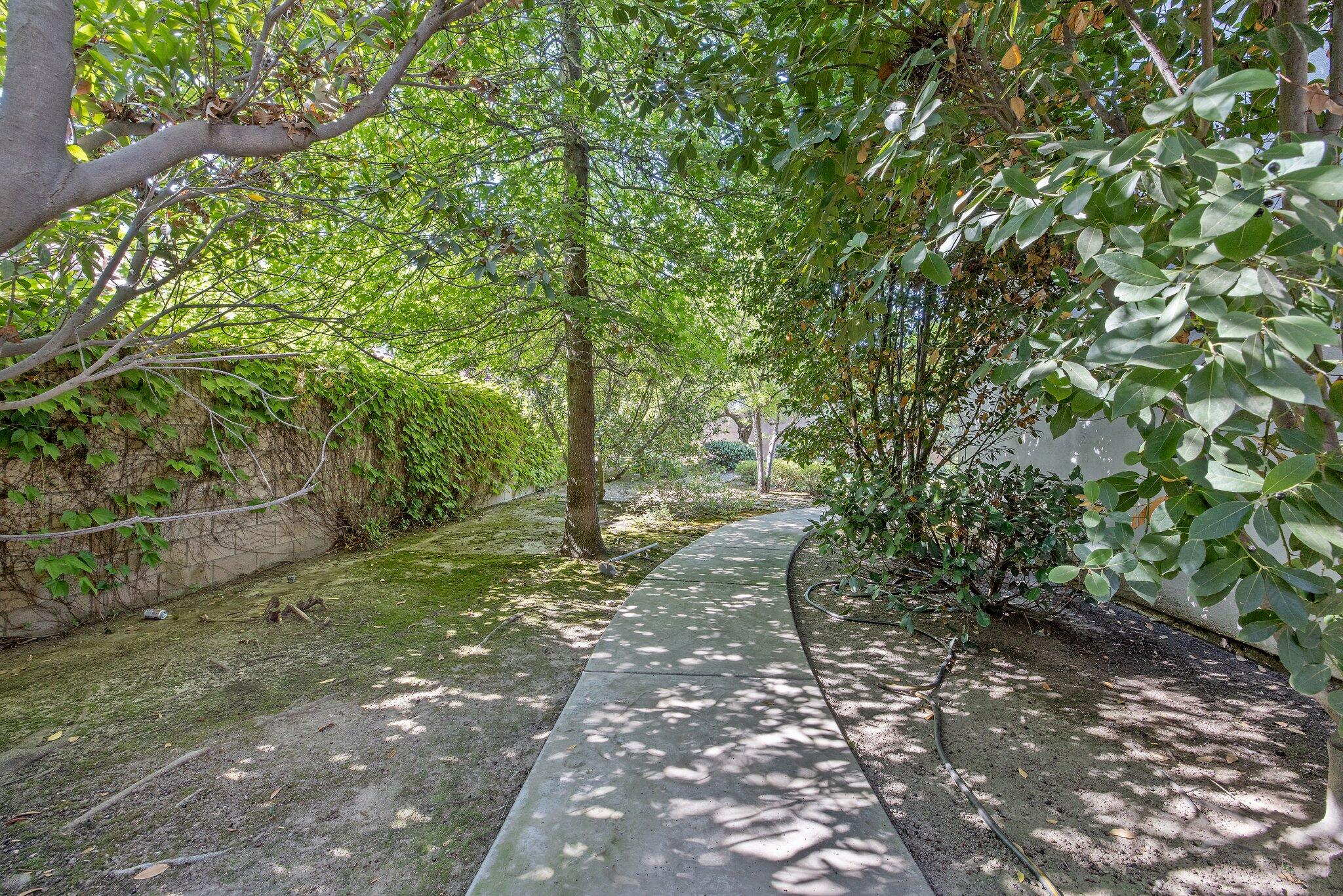 4638 W Lark Ct, Visalia, CA 93291