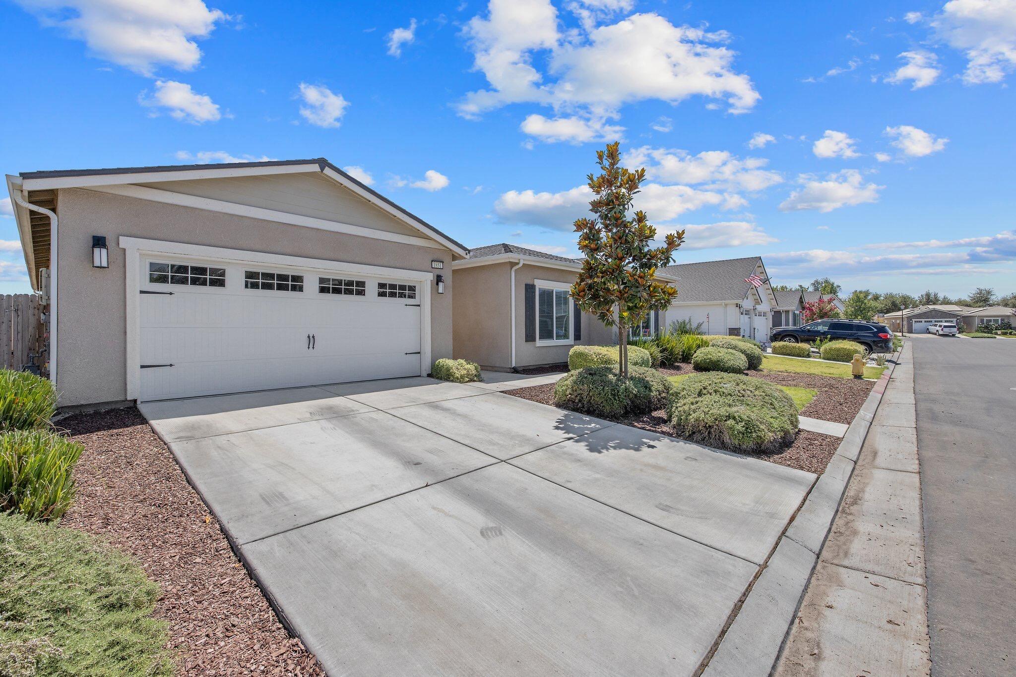 1851 Softwind Dr, Tulare, CA 93274