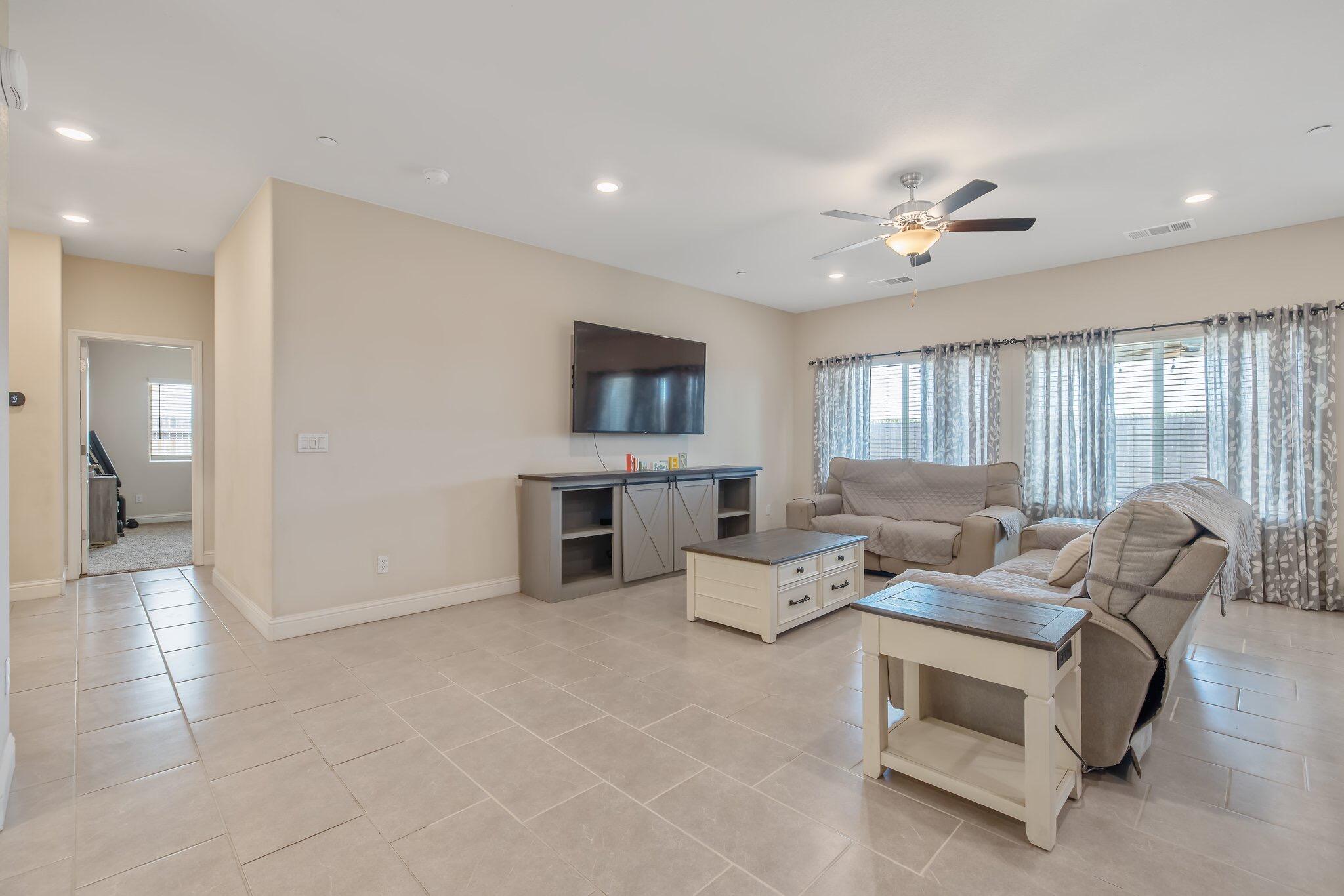 1851 Softwind Dr, Tulare, CA 93274